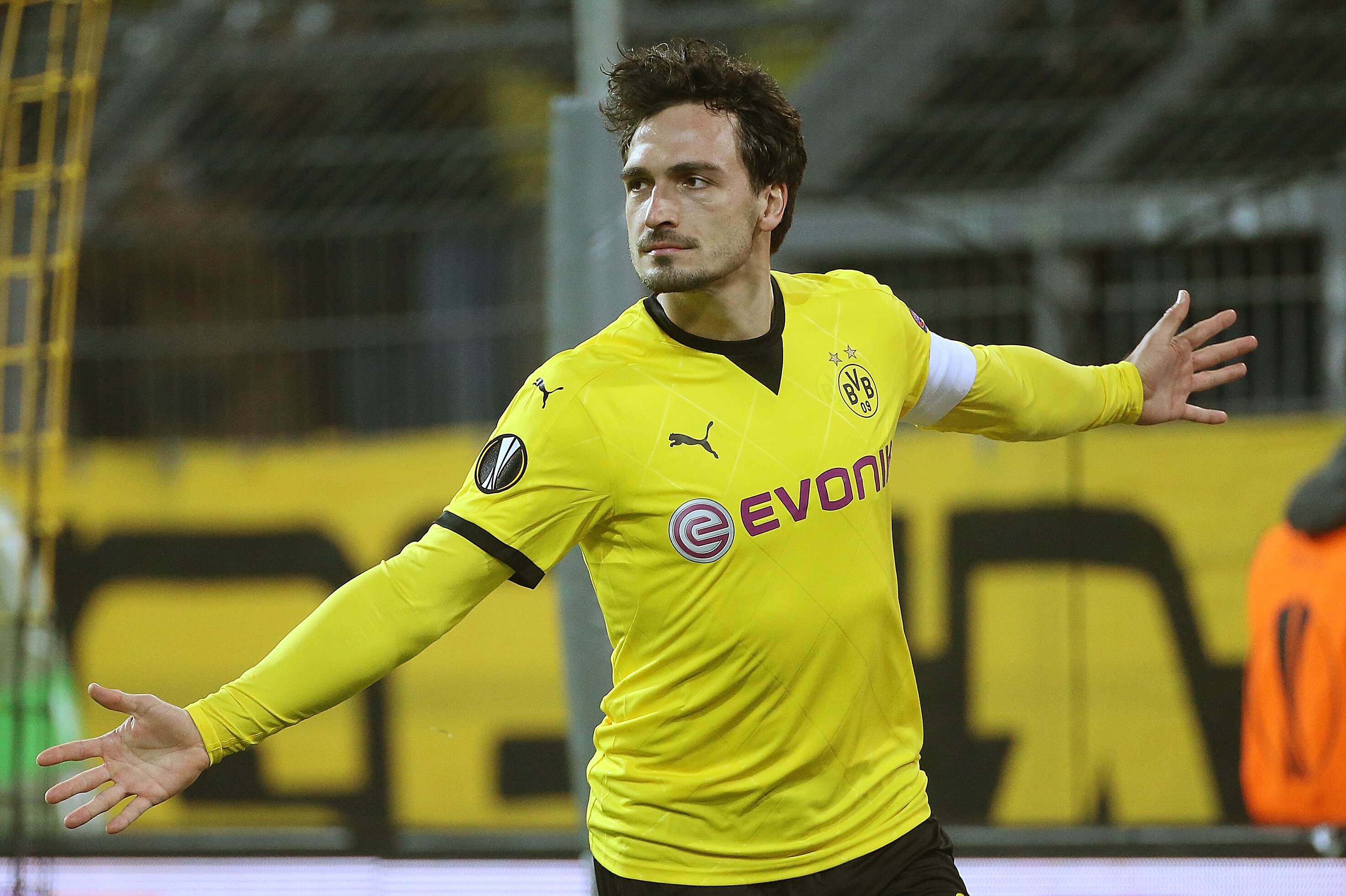 Why It S Vital For Borussia Dortmund To Keep Hold Of Mats Hummels Bleacher Report Latest News Videos And Highlights