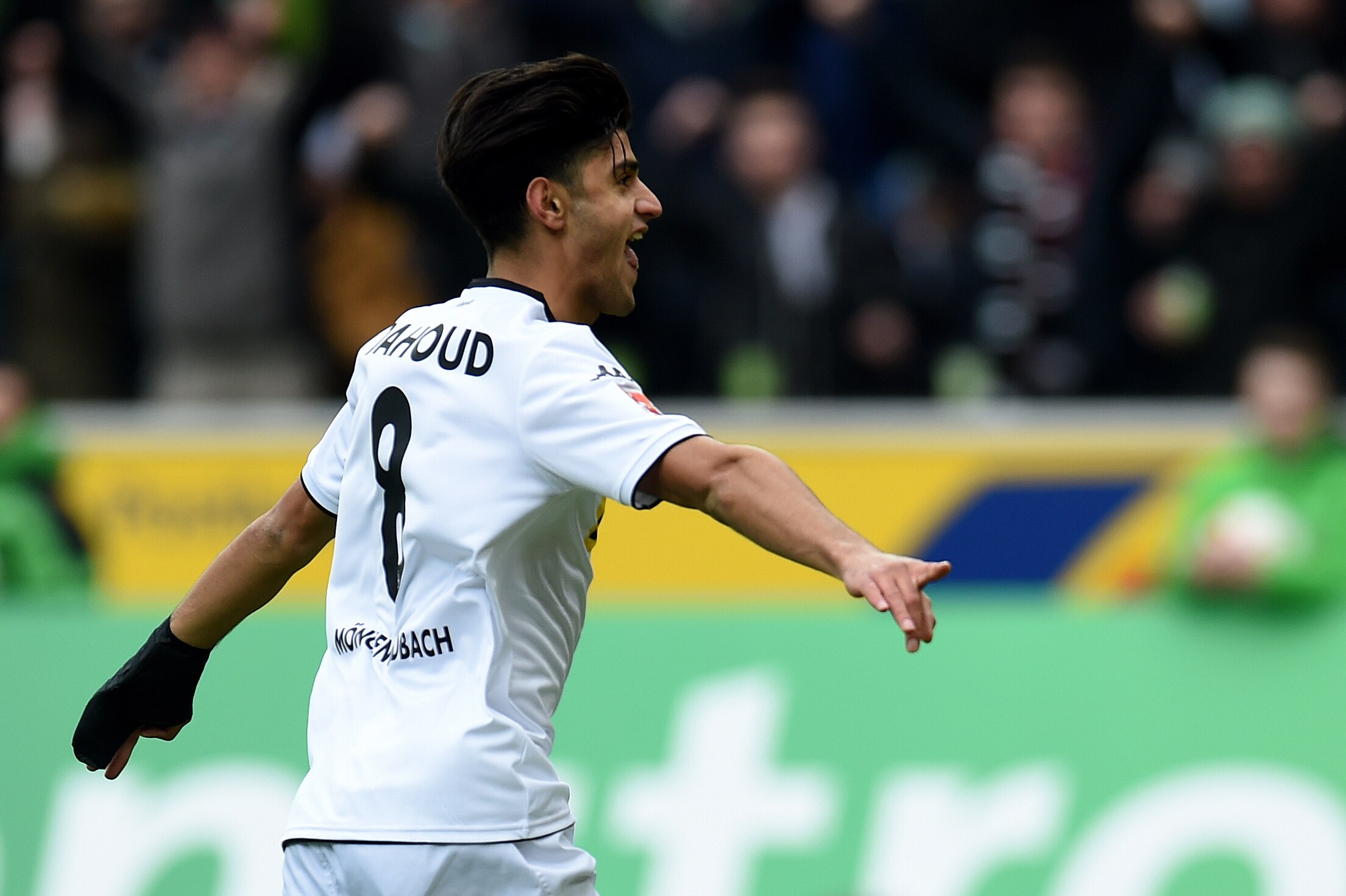 Who Is Mahmoud Dahoud And What Would He Bring To Liverpool Bleacher Report Latest News Videos And Highlights