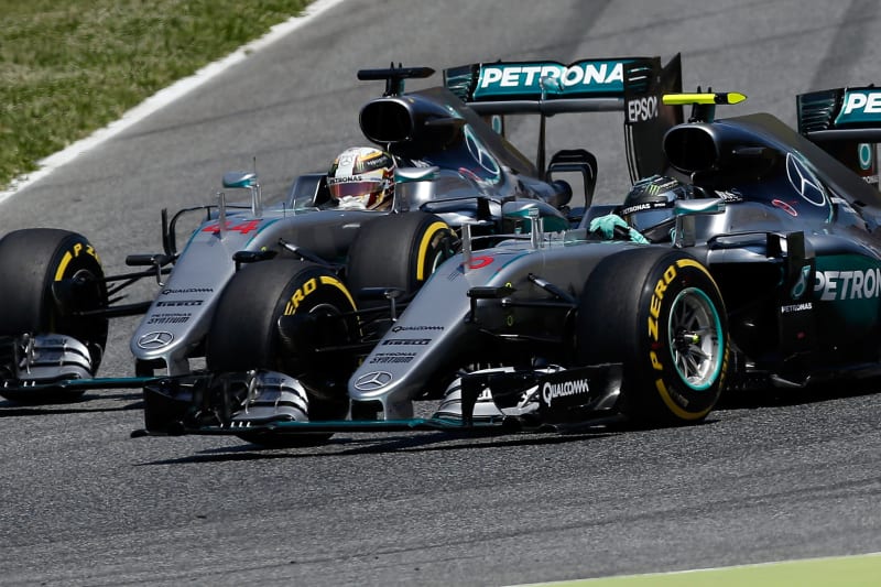 Lewis Hamilton And Nico Rosberg Crash On Lap 1 Of 2016 Spanish Grand Prix Bleacher Report Latest News Videos And Highlights