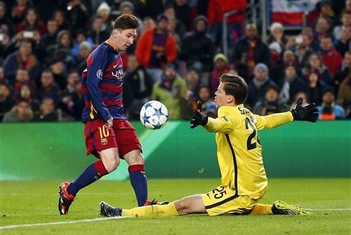 Lionel Messi S Chip Vs Roma Wins 2015 16 Uefa Goal Of The Season Fan Vote Bleacher Report Latest News Videos And Highlights