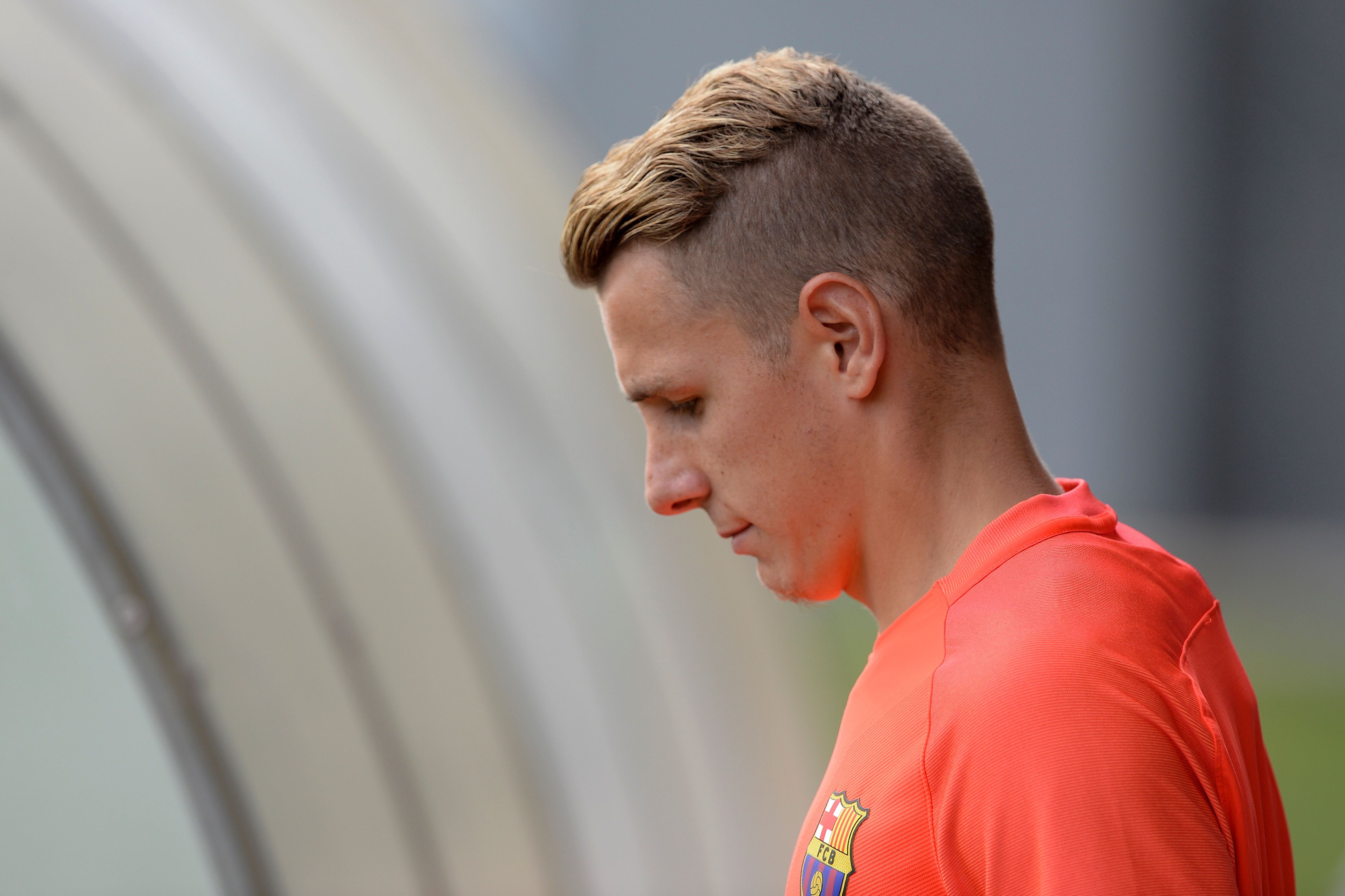 Lucas Digne Suffers Thigh Injury Expected To Be Out 3 Weeks Barcelona Announce Bleacher Report Latest News Videos And Highlights