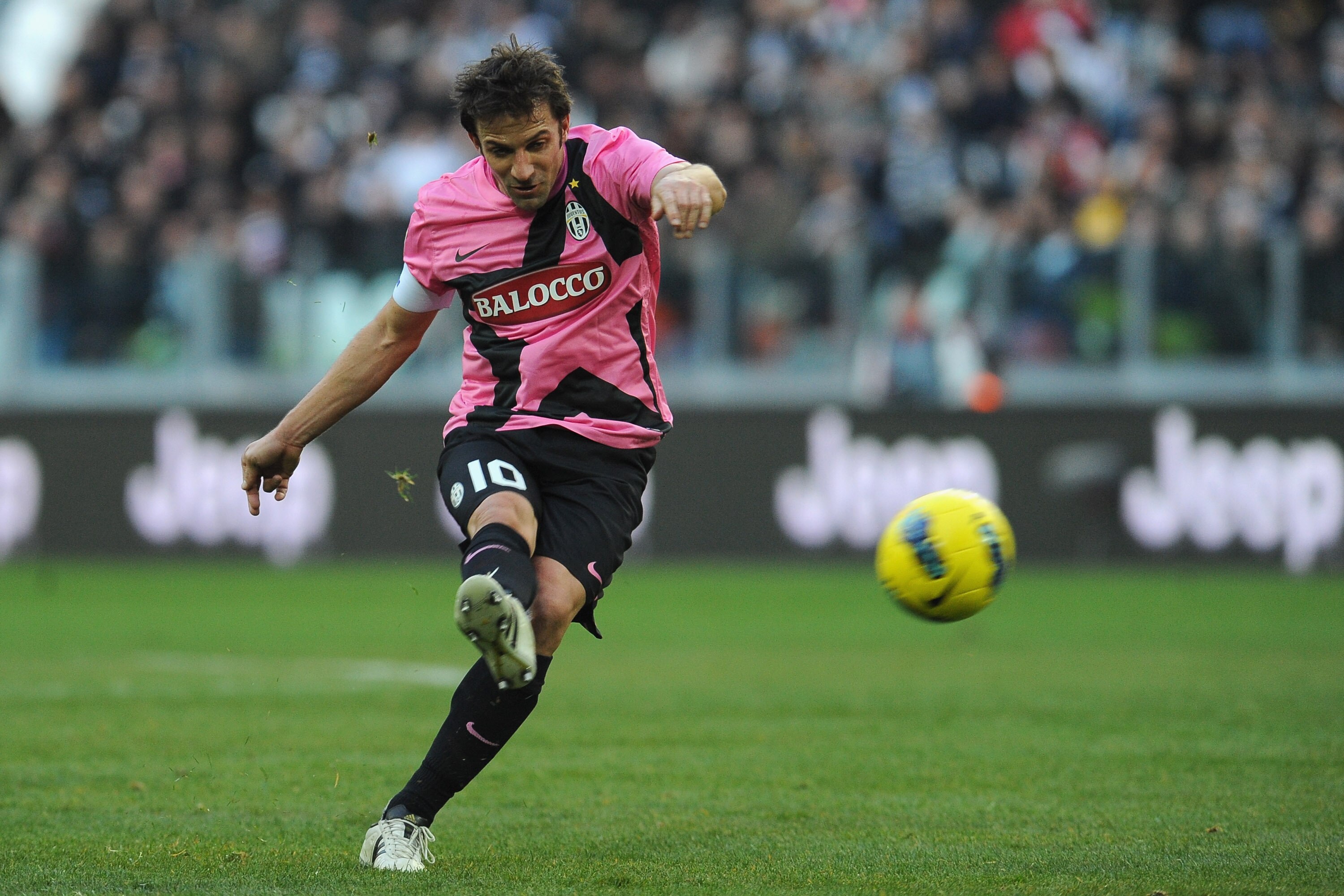 Alessandro Del Piero S Top 10 Goals For Juventus Bleacher Report Latest News Videos And Highlights