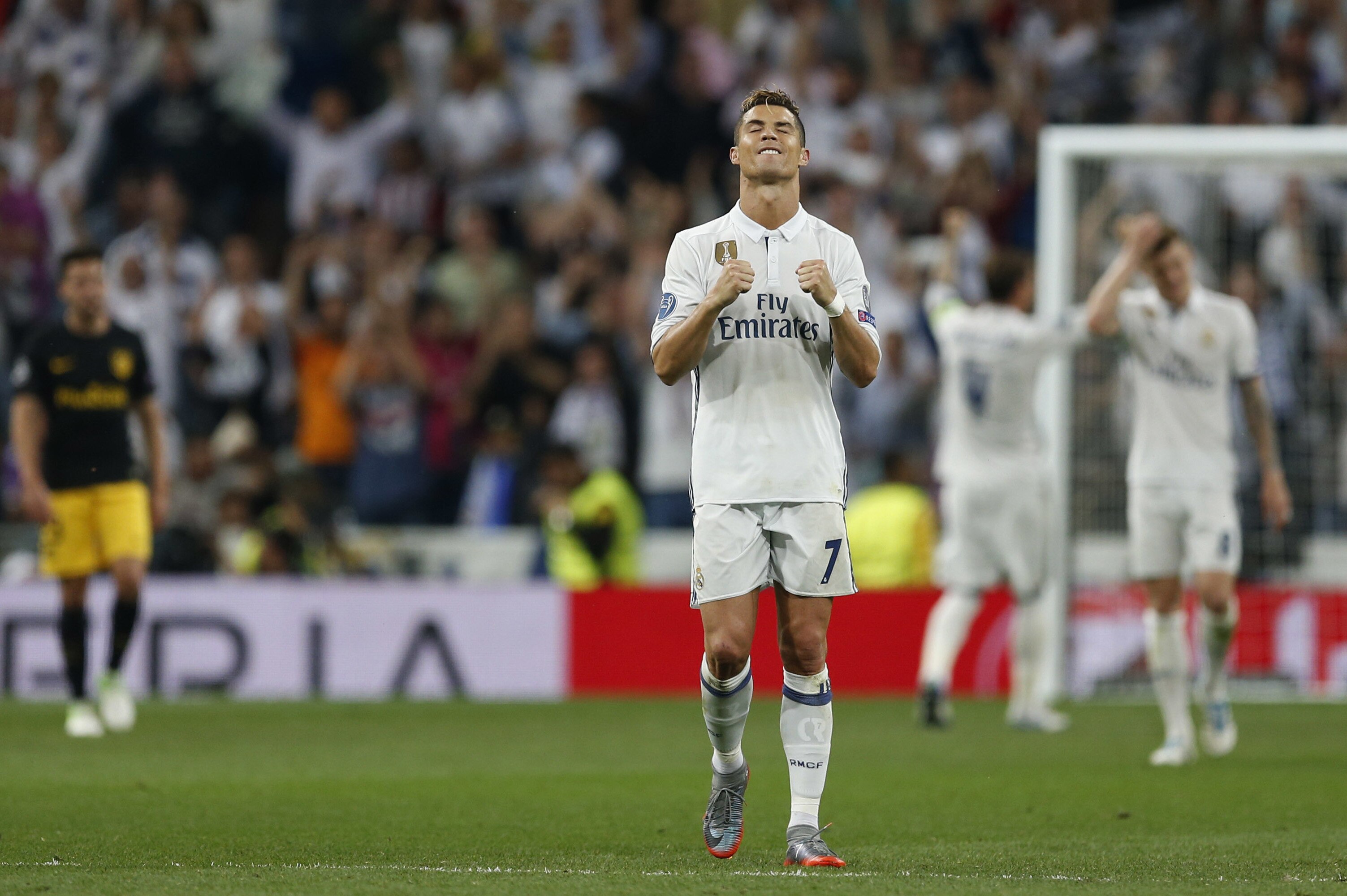 Cristiano Ronaldo Becomes 1st Footballer To Reach 100m Followers On Instagram Bleacher Report Latest News Videos And Highlights