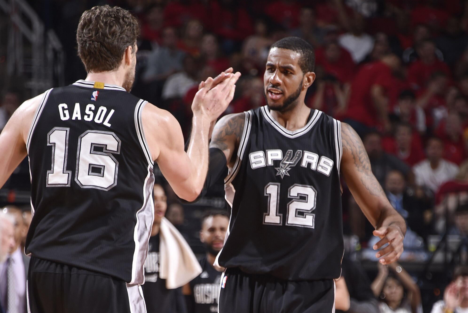 Spurs Grab Game 3 Win Vs Rockets Behind Stingy Defense Hold 2 1 Series Lead Bleacher Report Latest News Videos And Highlights The spurs' dewayne dedmon started the first three games against memphis, but he was benched in game 4 and played five minutes the rest of. bleacher report