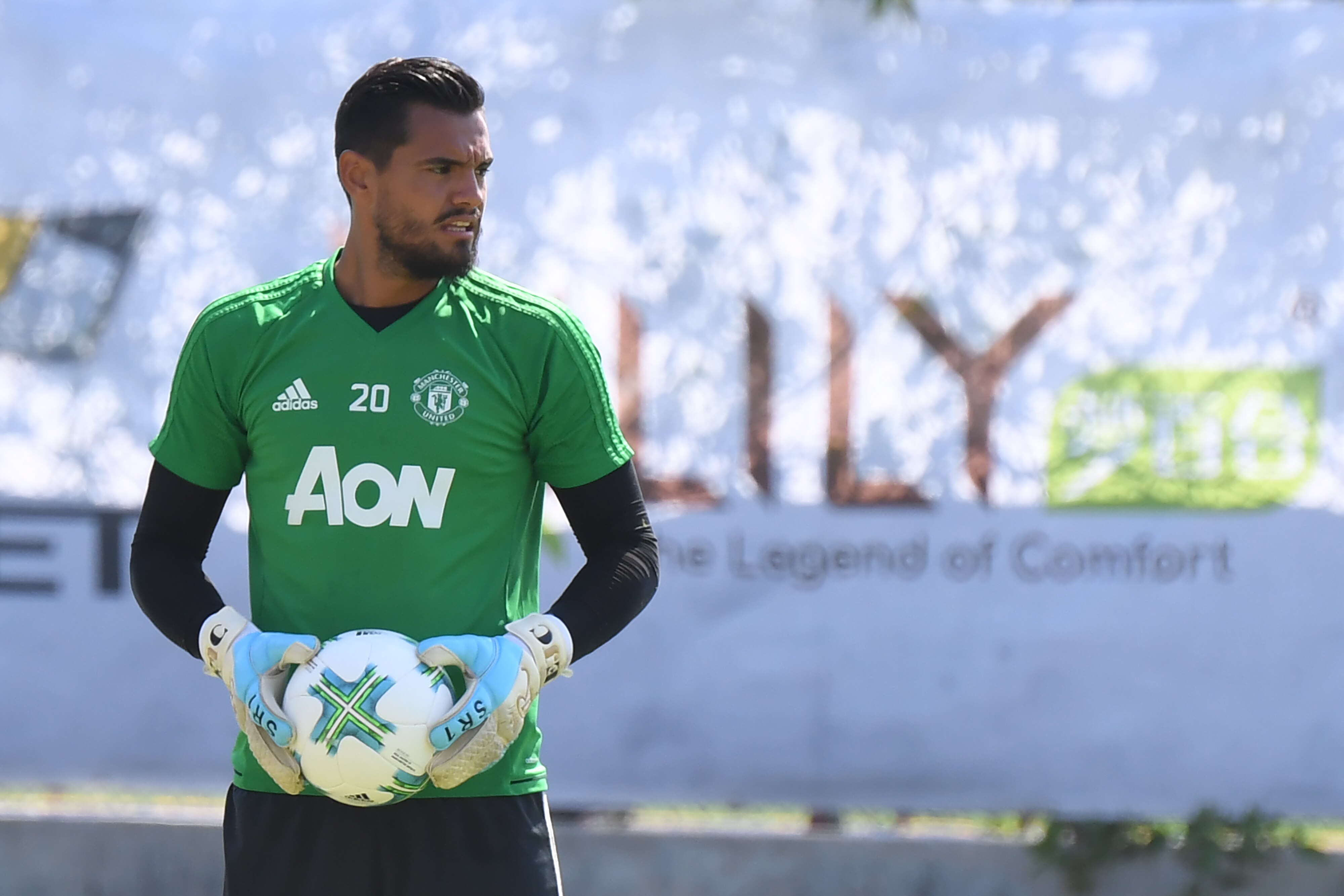 Sergio Romero Agrees To New Contract Through 2021 With Manchester United Bleacher Report Latest News Videos And Highlights