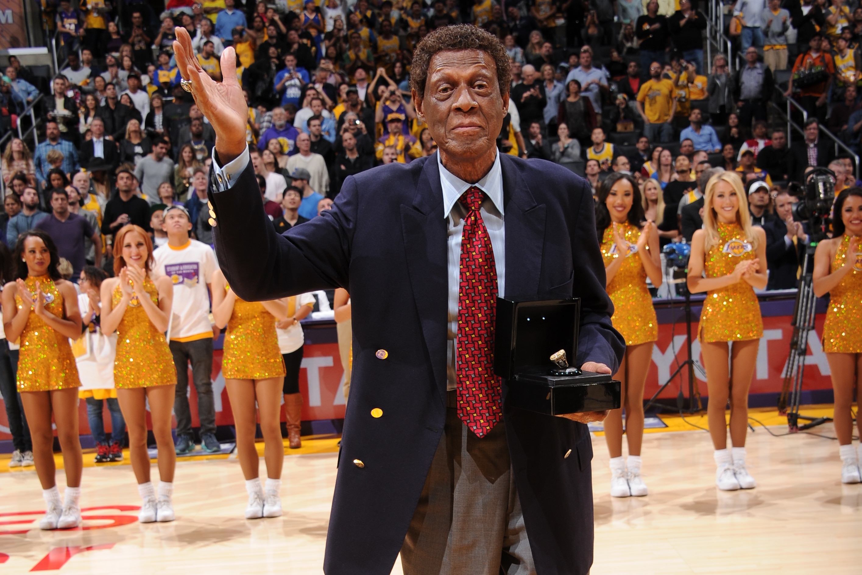 Lakers To Honor Elgin Baylor With Statue Outside Staples Center Bleacher Report Latest News Videos And Highlights
