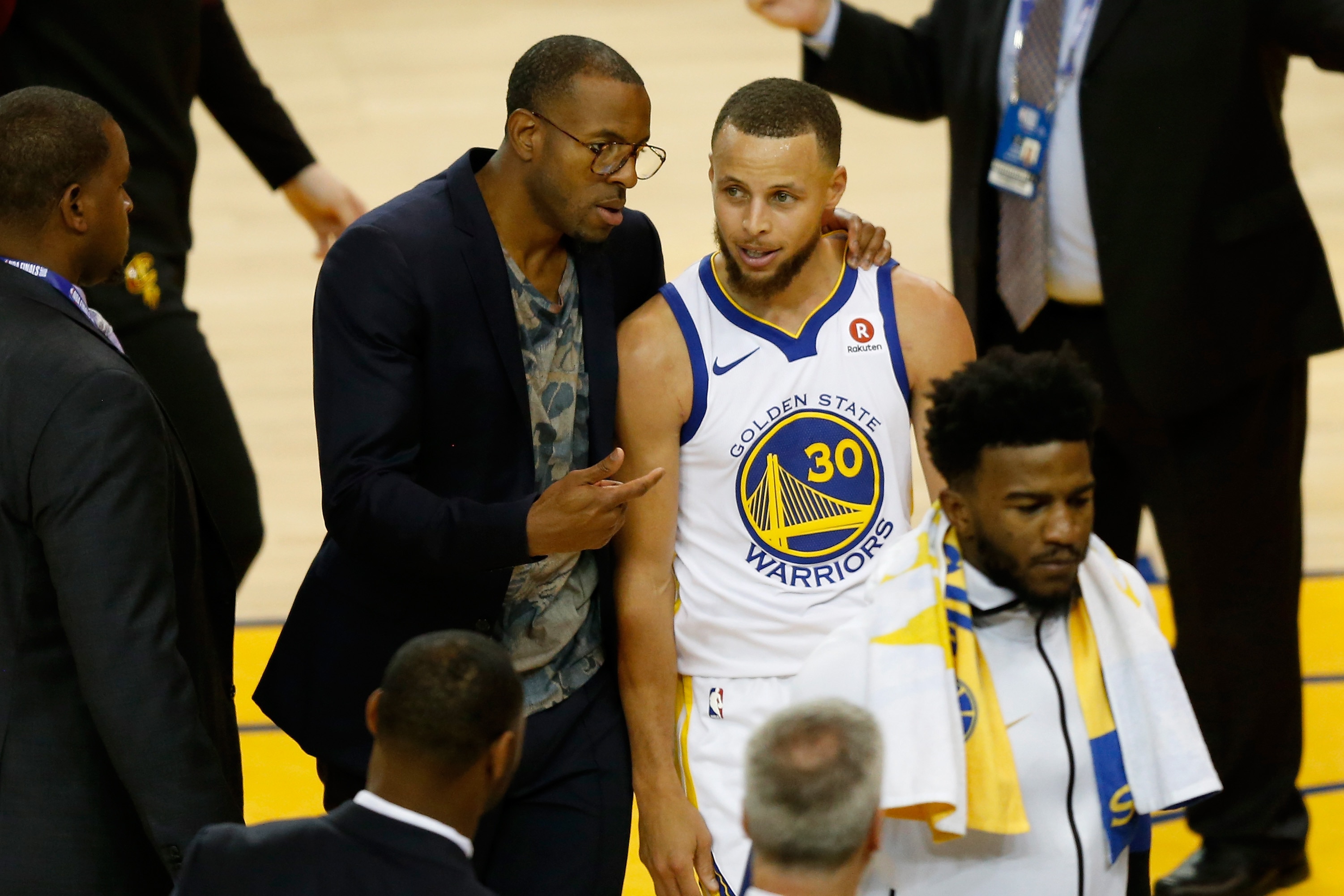 Report Andre Iguodala S Knee Is Pain Free Aiming To Return During Finals Bleacher Report Latest News Videos And Highlights