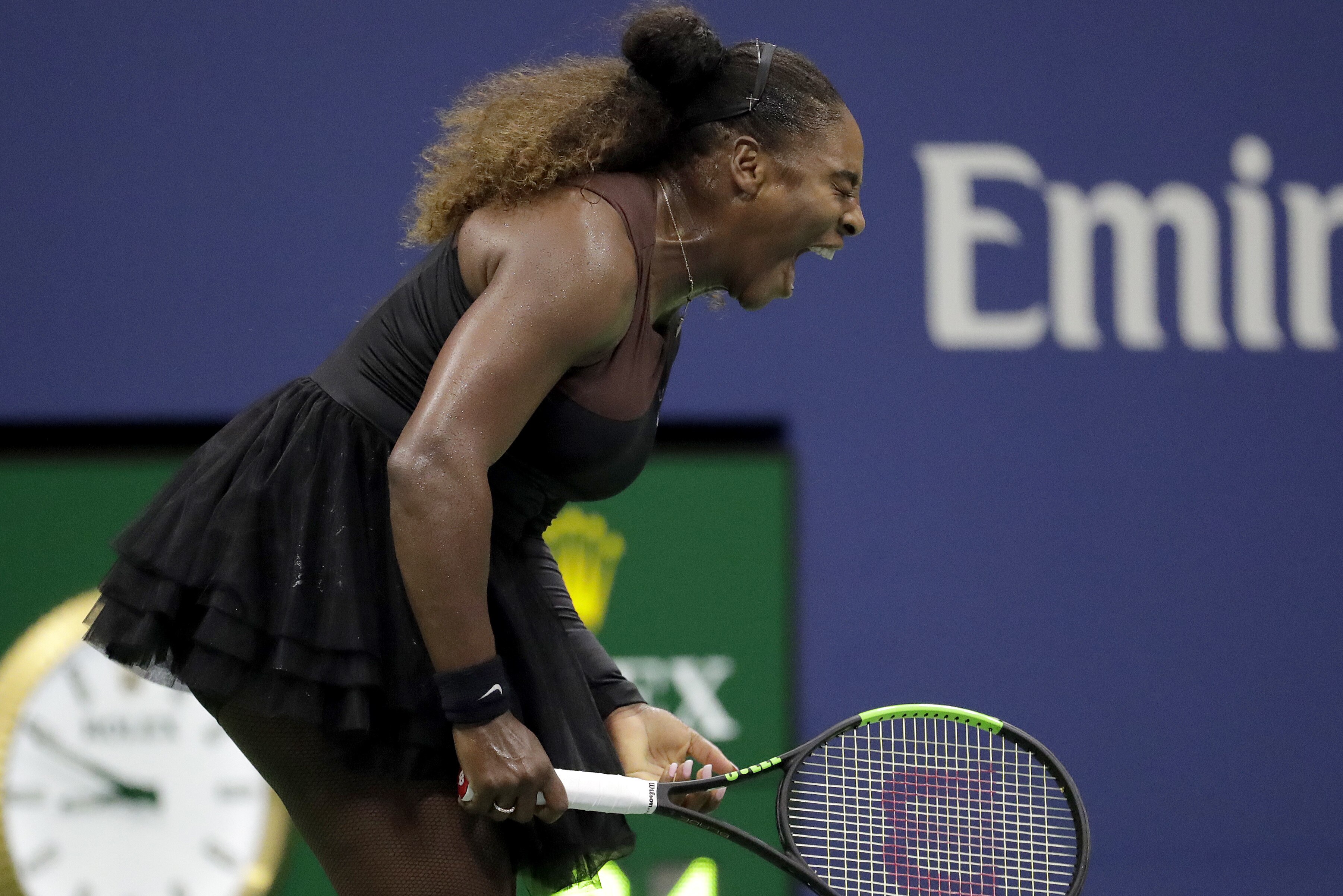 Serena Williams Breezes By Magda Linette In Straight Sets At Round 1 Of Us Open Bleacher Report Latest News Videos And Highlights