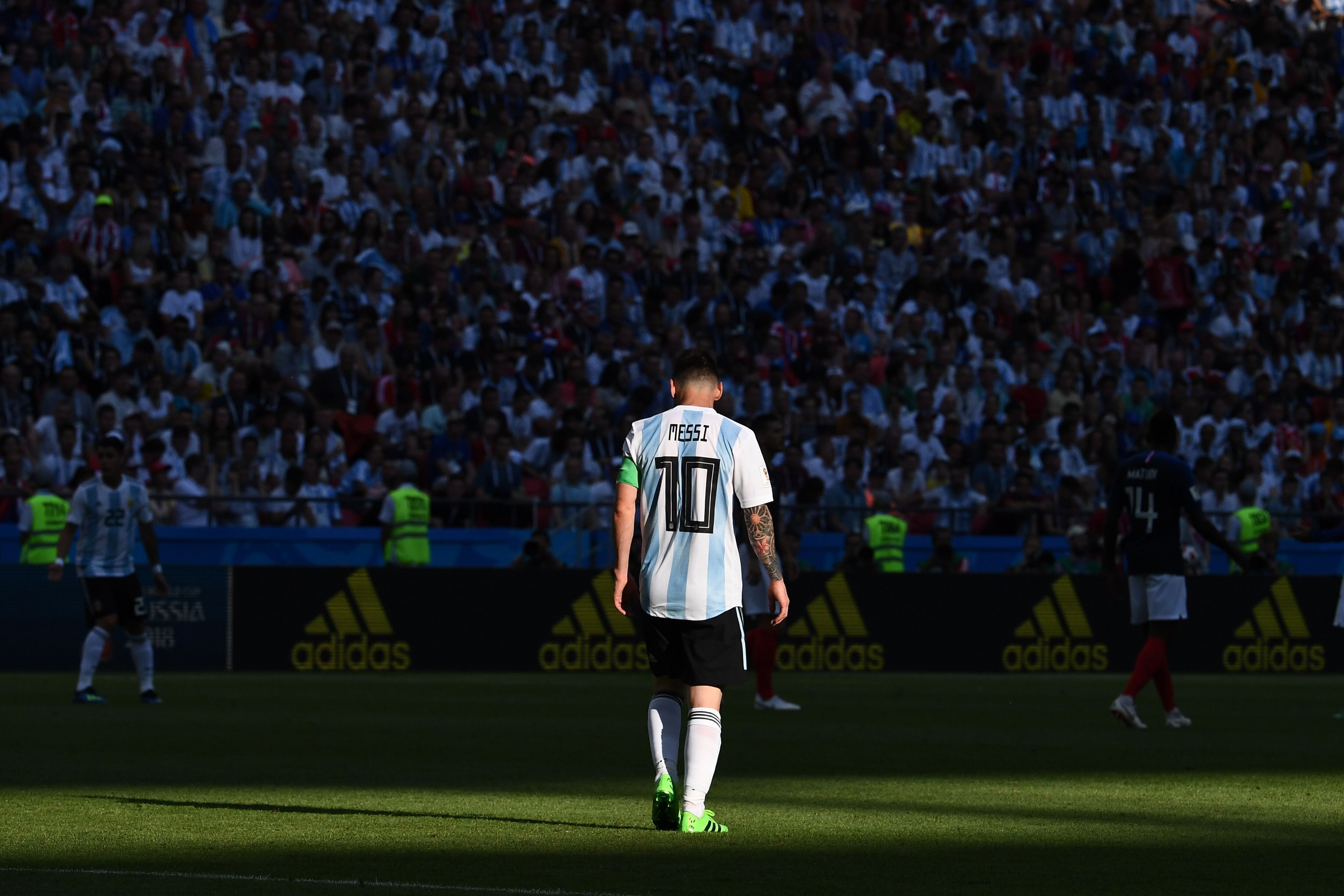 Argentina Manager Lionel Scaloni Says No 10 Shirt Is Waiting For Lionel Messi Bleacher Report Latest News Videos And Highlights