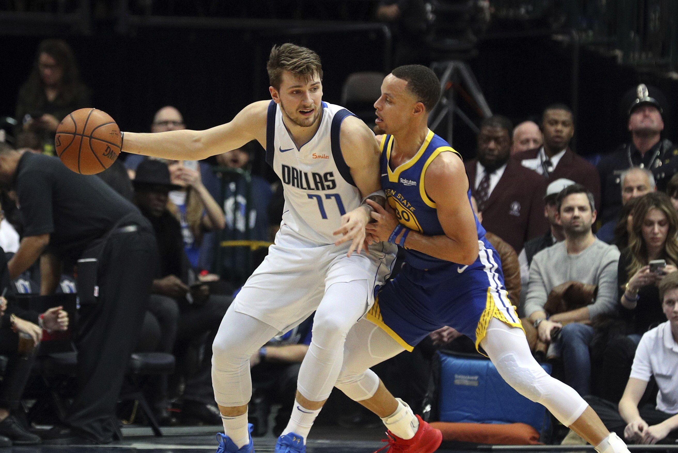 Stephen Curry Explodes For 48 Points As Warriors Edge Luka Doncic Mavericks Bleacher Report Latest News Videos And Highlights