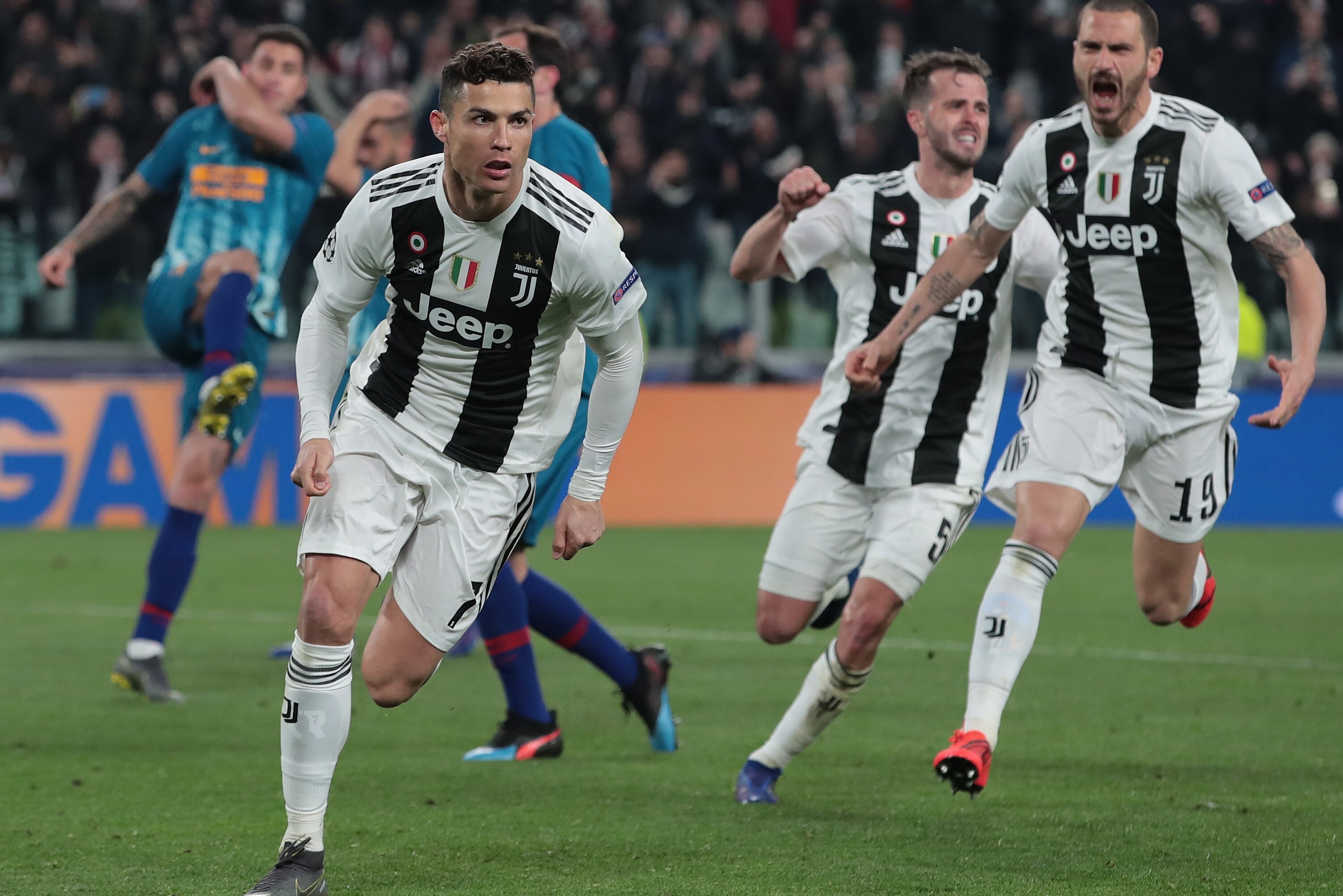 Cristiano Ronaldo S Hat Trick Lead Juventus To Win Vs Atletico Madrid In Ucl Bleacher Report Latest News Videos And Highlights