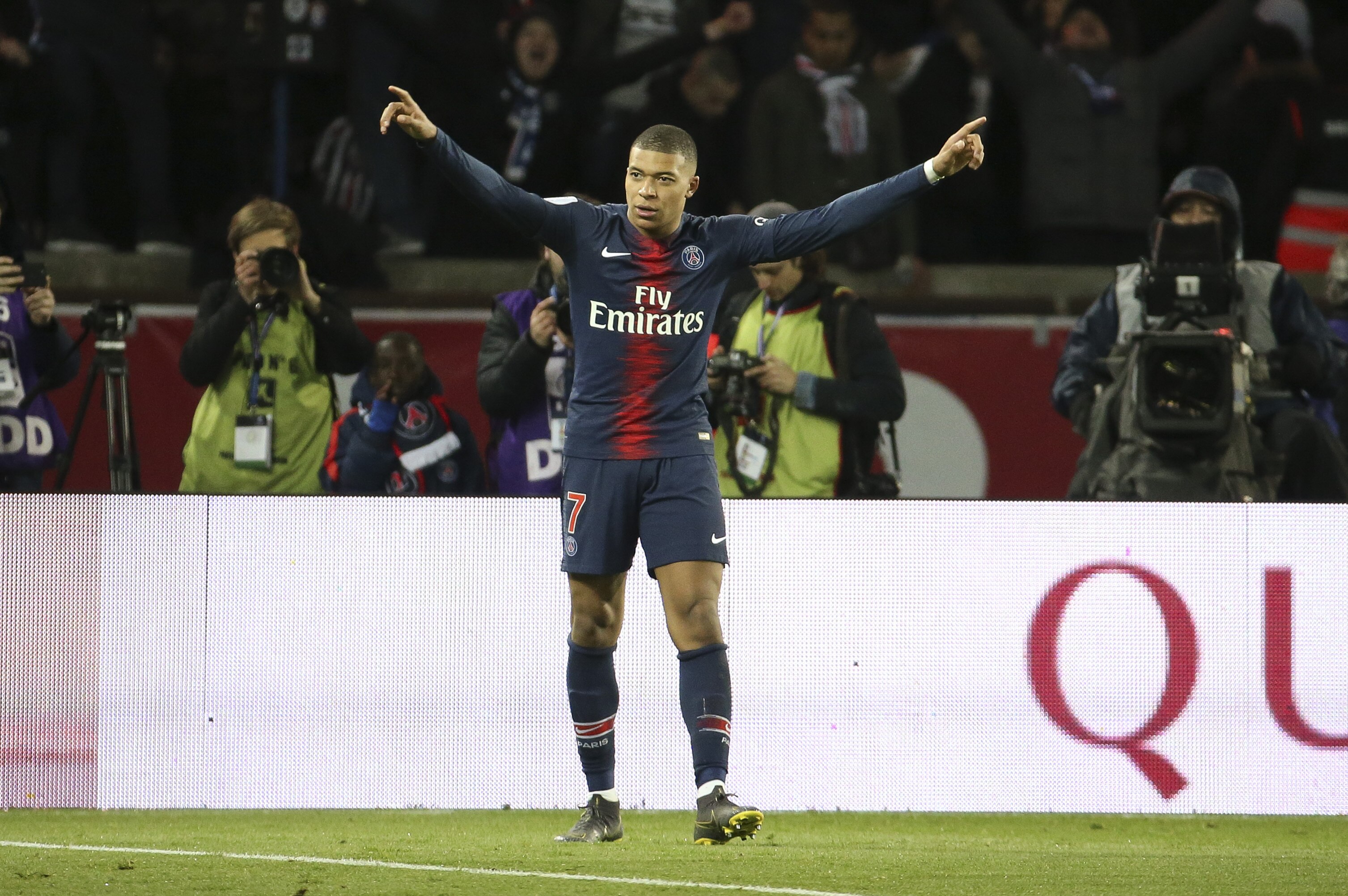 Kylian Mbappe Dominates Marca Poll For Real Madrid Fans Dream Summer Transfer Bleacher Report Latest News Videos And Highlights He also won the ballon d'or for a calendar year in which he had represented two clubs. kylian mbappe dominates marca poll for