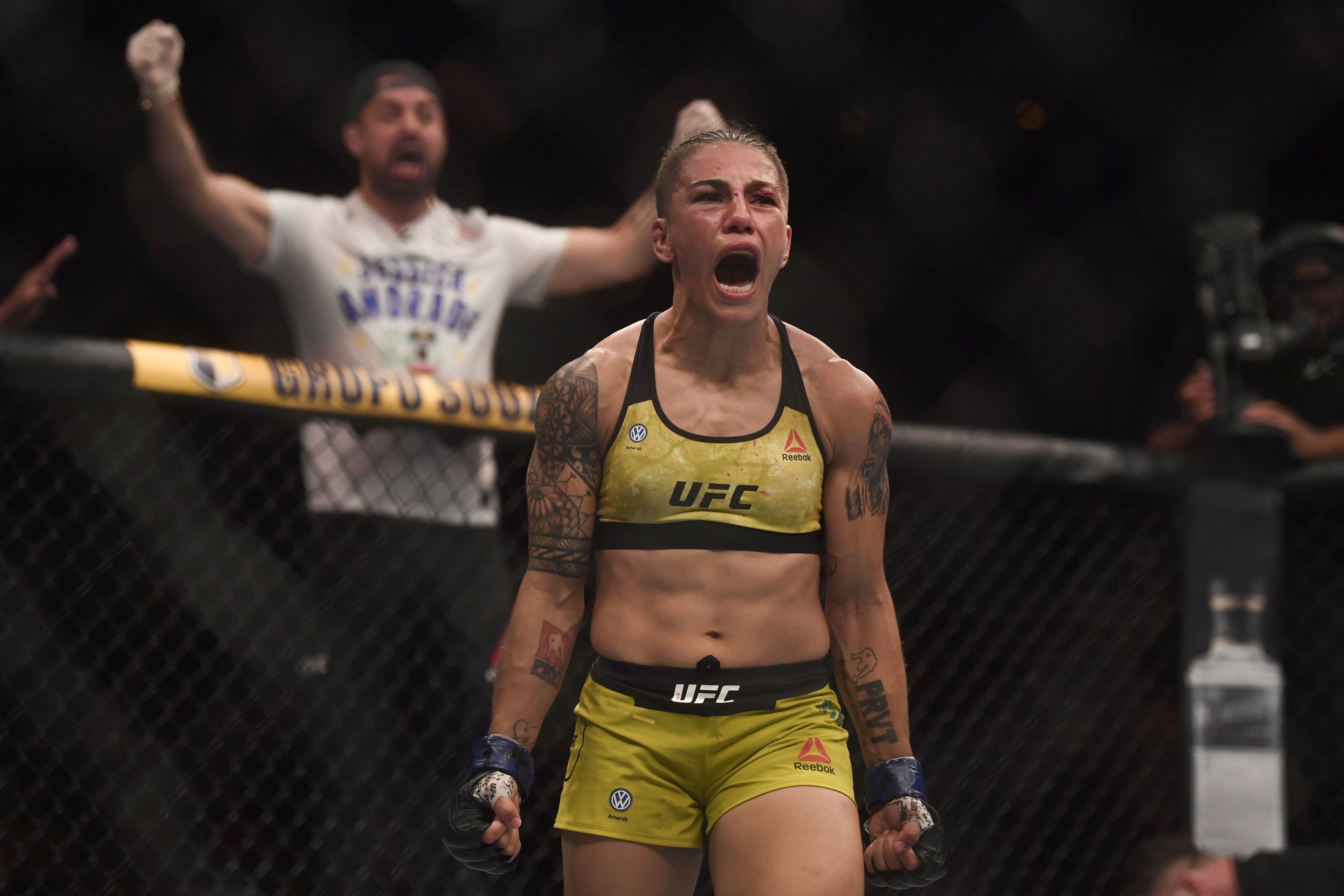 Jessica Andrade Shows She S Uniquely Dangerous In Stunning Ko Vs Rose Namajunas Bleacher Report Latest News Videos And Highlights
