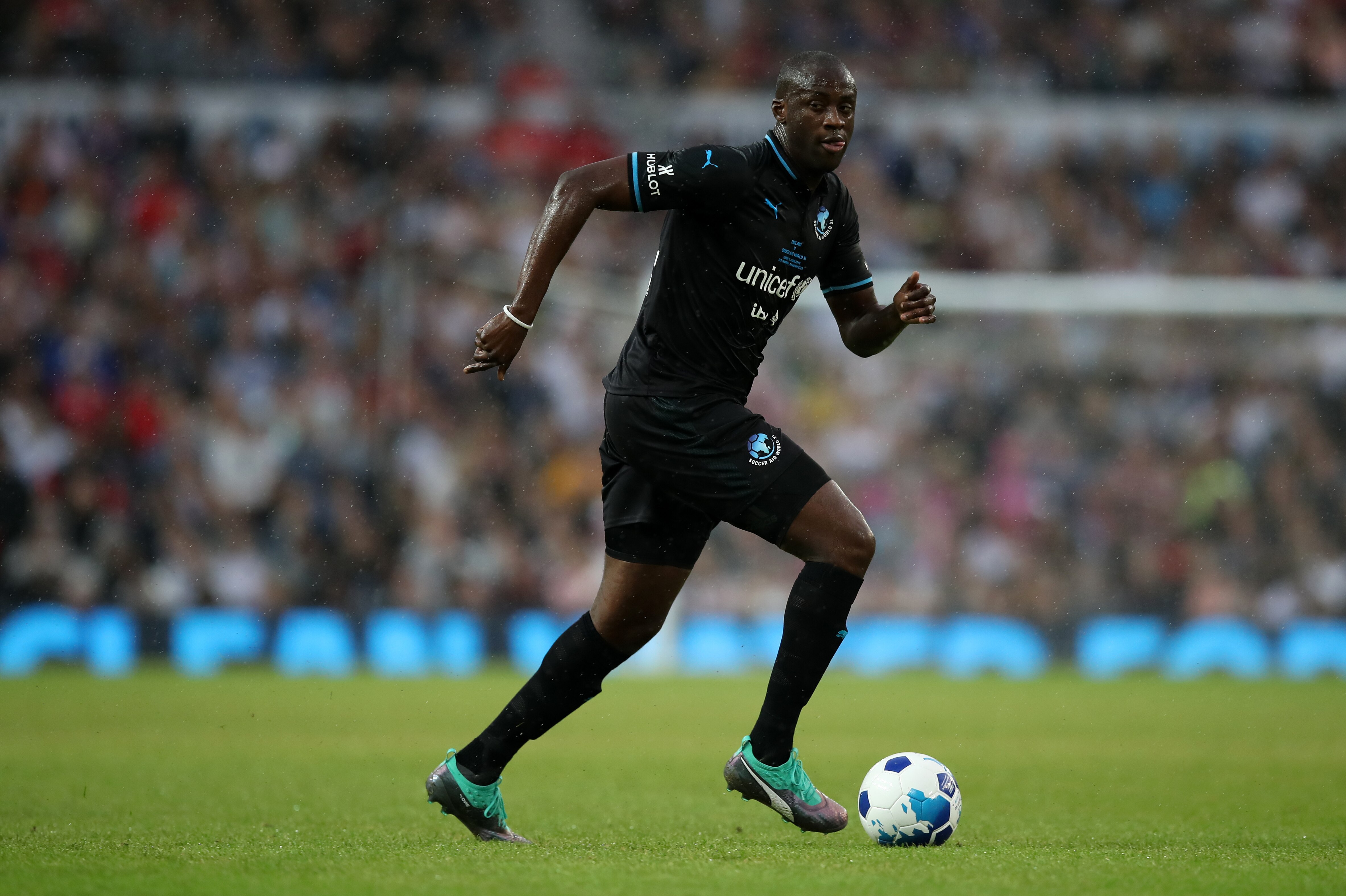 Former Manchester City Barcelona Star Yaya Toure Signs For Qingdao Huanghai Bleacher Report Latest News Videos And Highlights