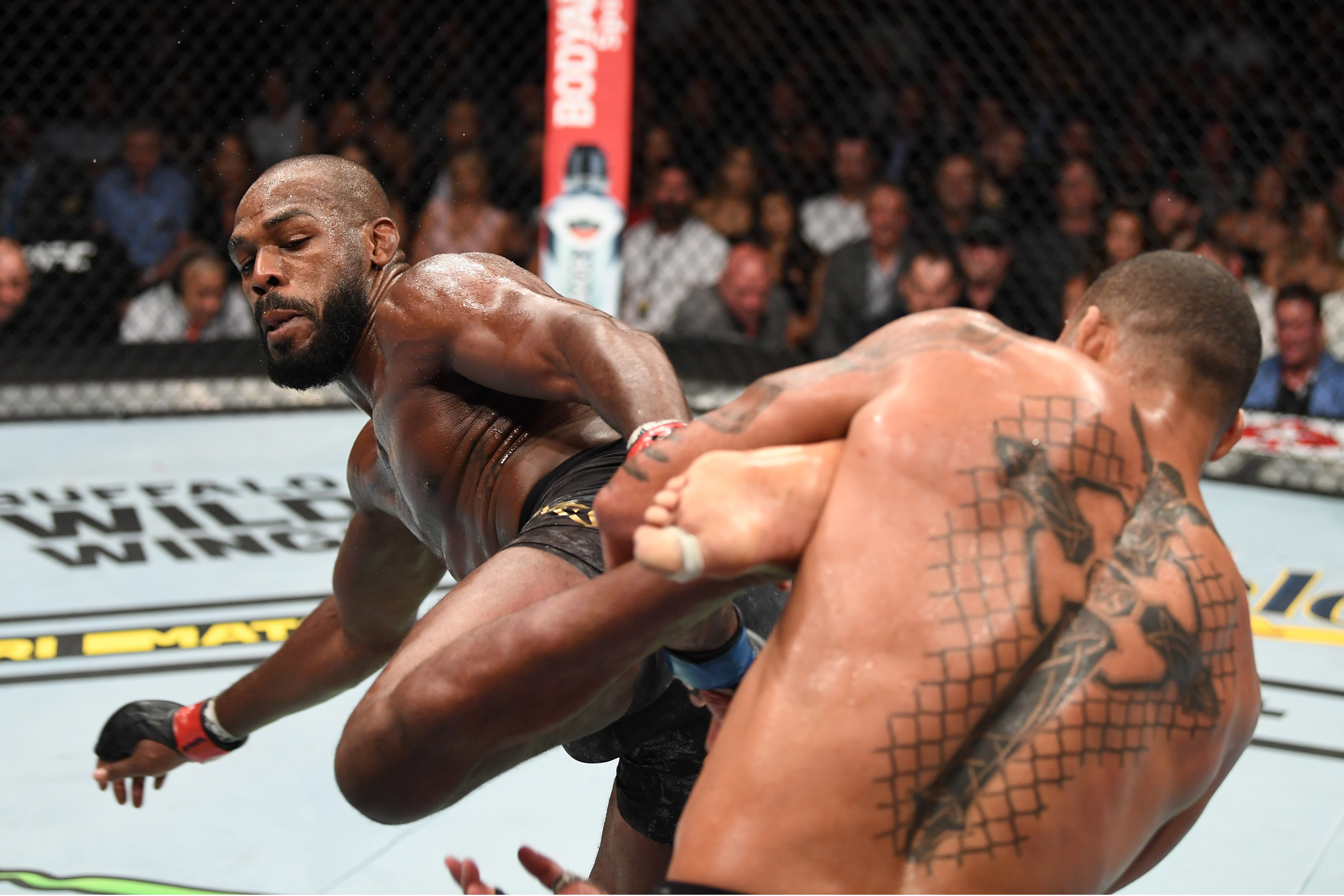 Jon Jones Retains Ufc Light Heavyweight Title Beats Thiago Santos By Decision Bleacher Report Latest News Videos And Highlights