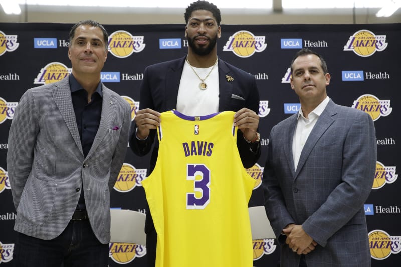 lakers players jersey numbers