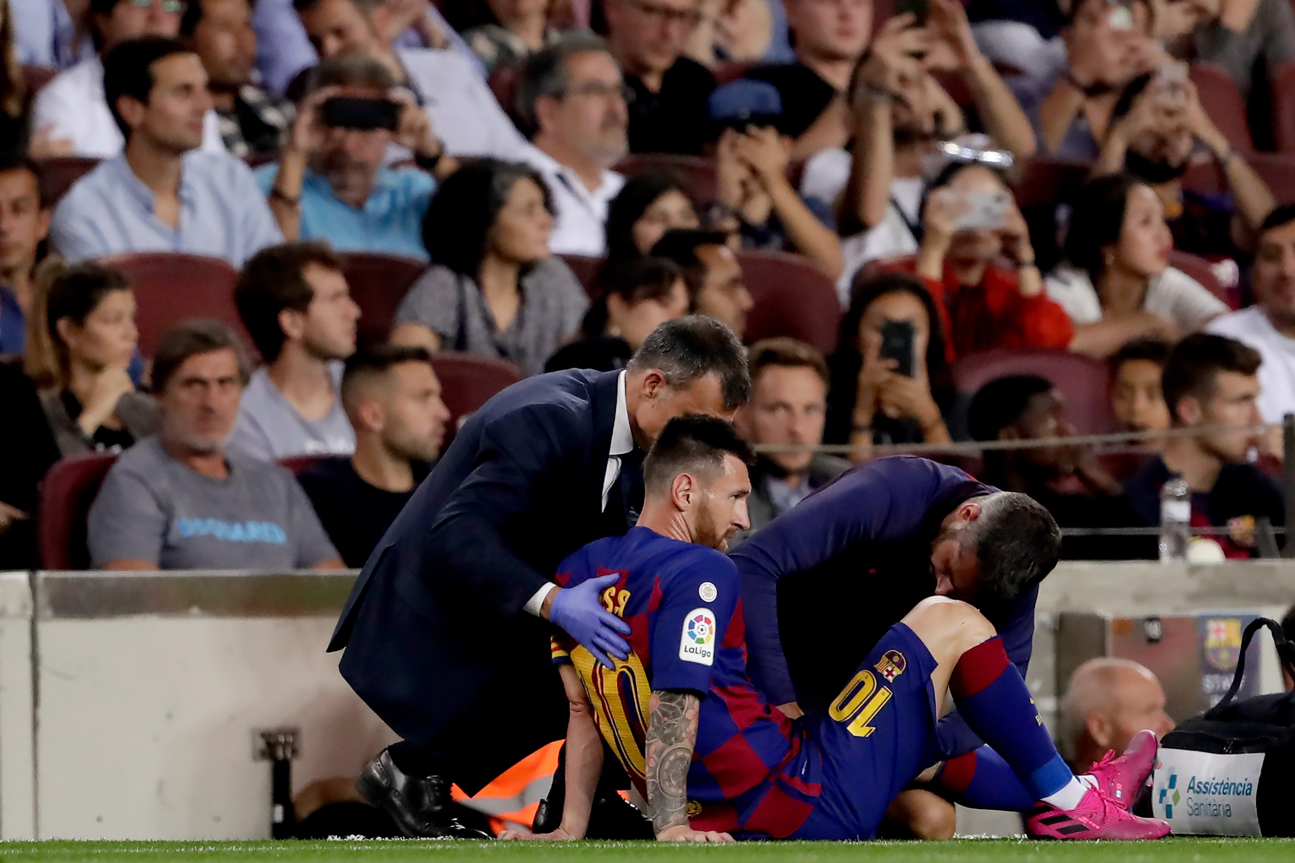 Barcelona S Lionel Messi Subbed Off Vs Villarreal With Groin Injury Bleacher Report Latest News Videos And Highlights
