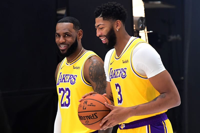 Lakers News Lebron James Plays Pg Anthony Davis Center In Crunch Time Lineup Bleacher Report Latest News Videos And Highlights