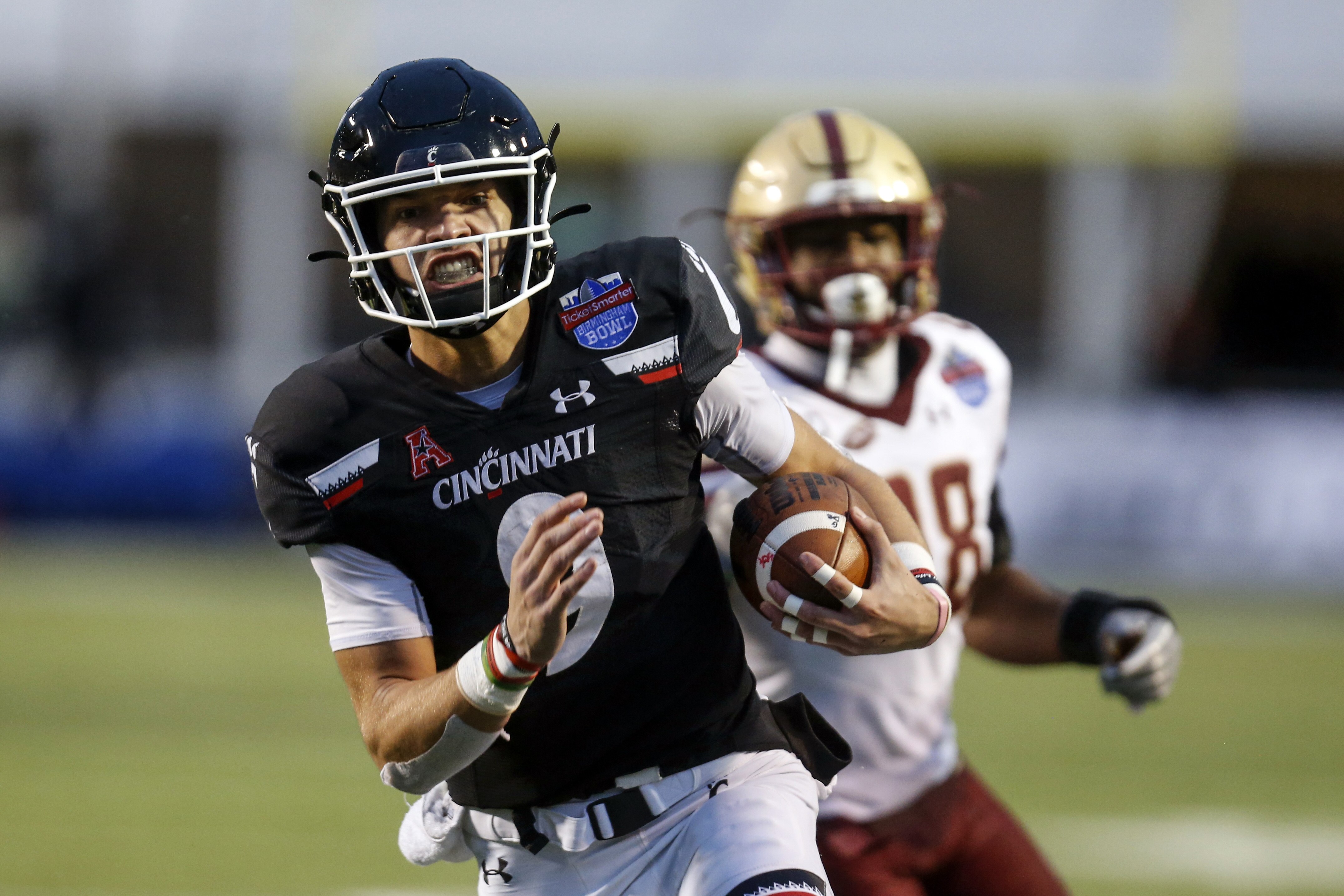 Desmond Ridder Cincinnati Dominate Boston College In 2020 Birmingham Bowl Bleacher Report Latest News Videos And Highlights