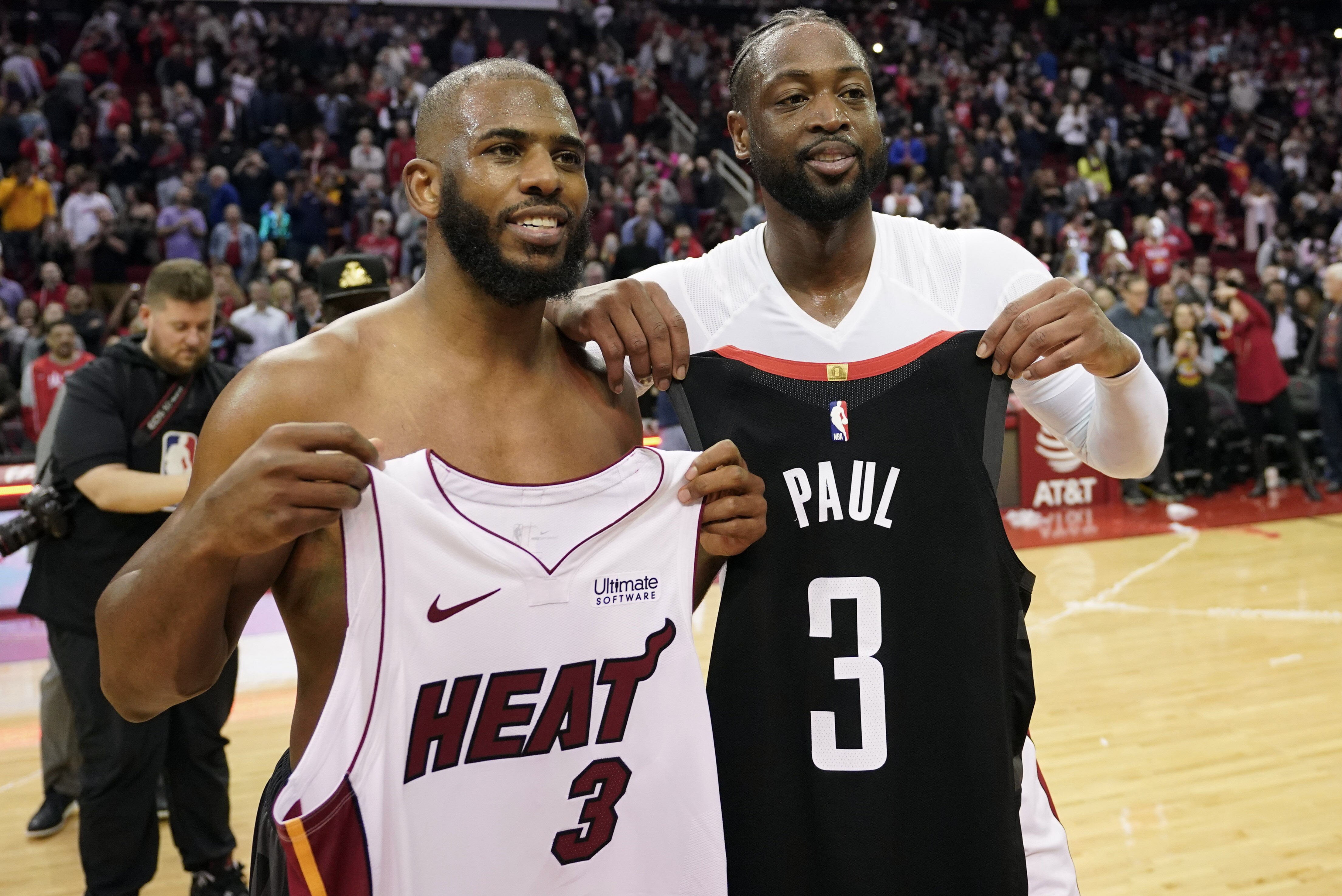 what jersey number will dwyane wade wear