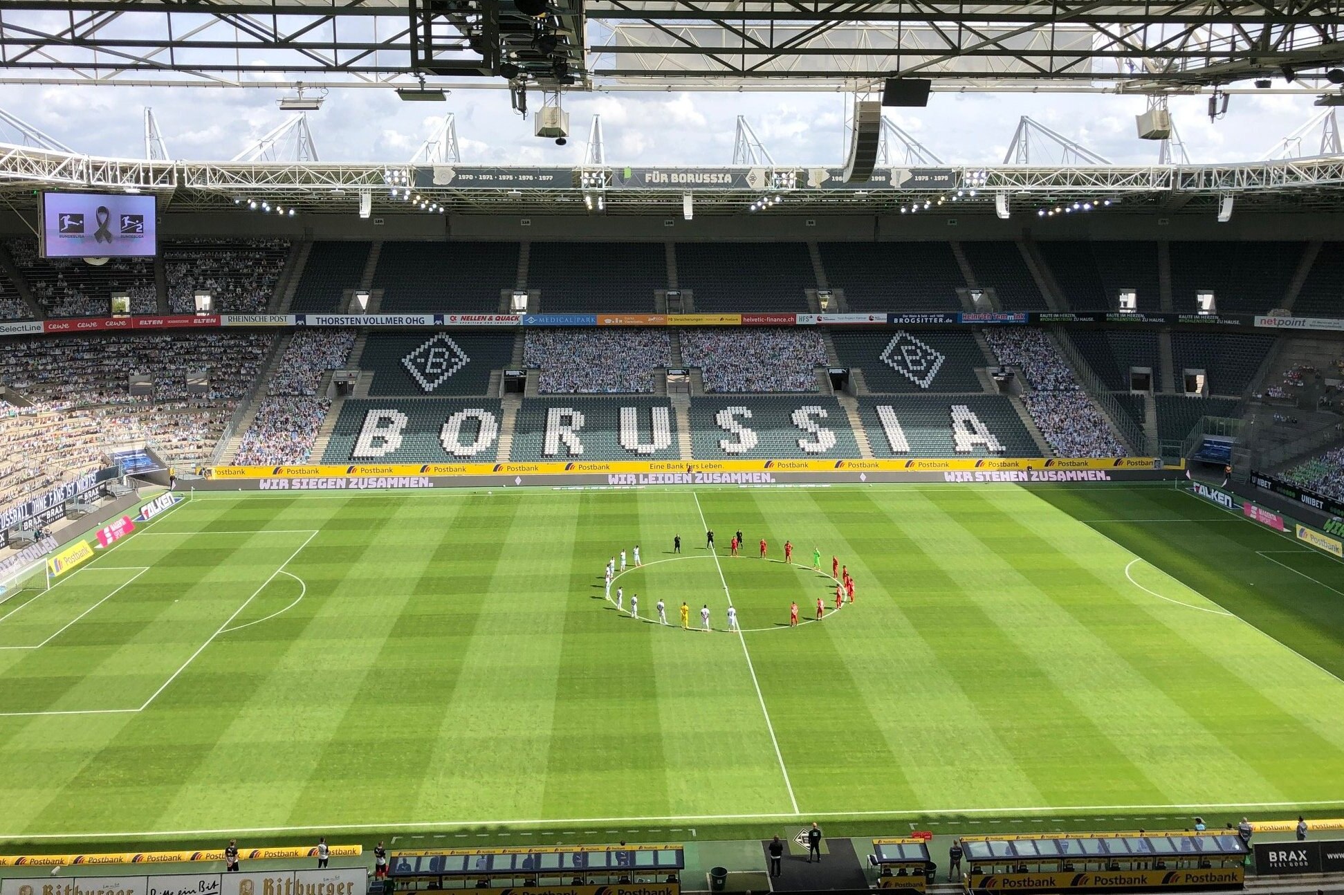 Video Borussia Monchengladbach Use Cardboard Cutouts Of Fans Amid Pandemic Bleacher Report Latest News Videos And Highlights