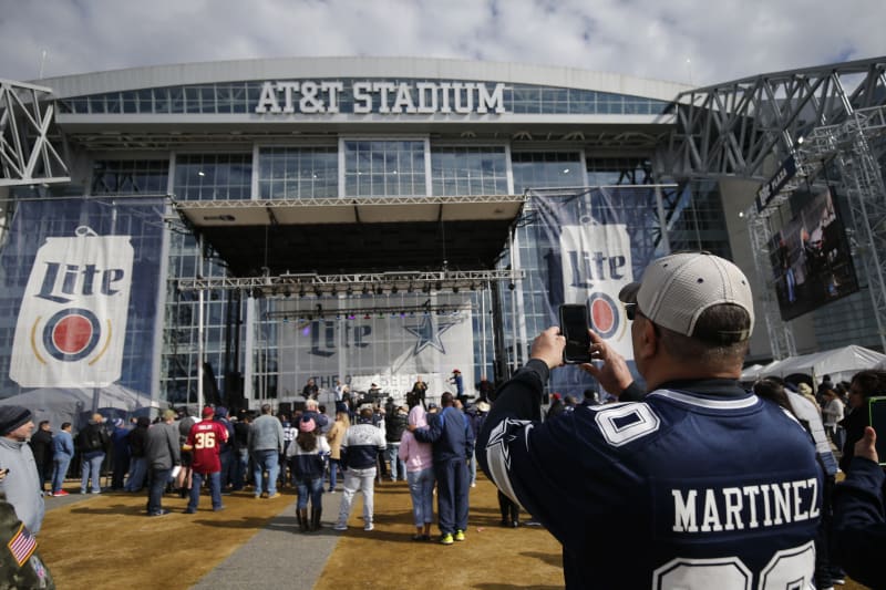 Cowboys Jerry Jones Claims Opening Stadium Roof Door Reduces Covid 19 Spread Bleacher Report Latest News Videos And Highlights