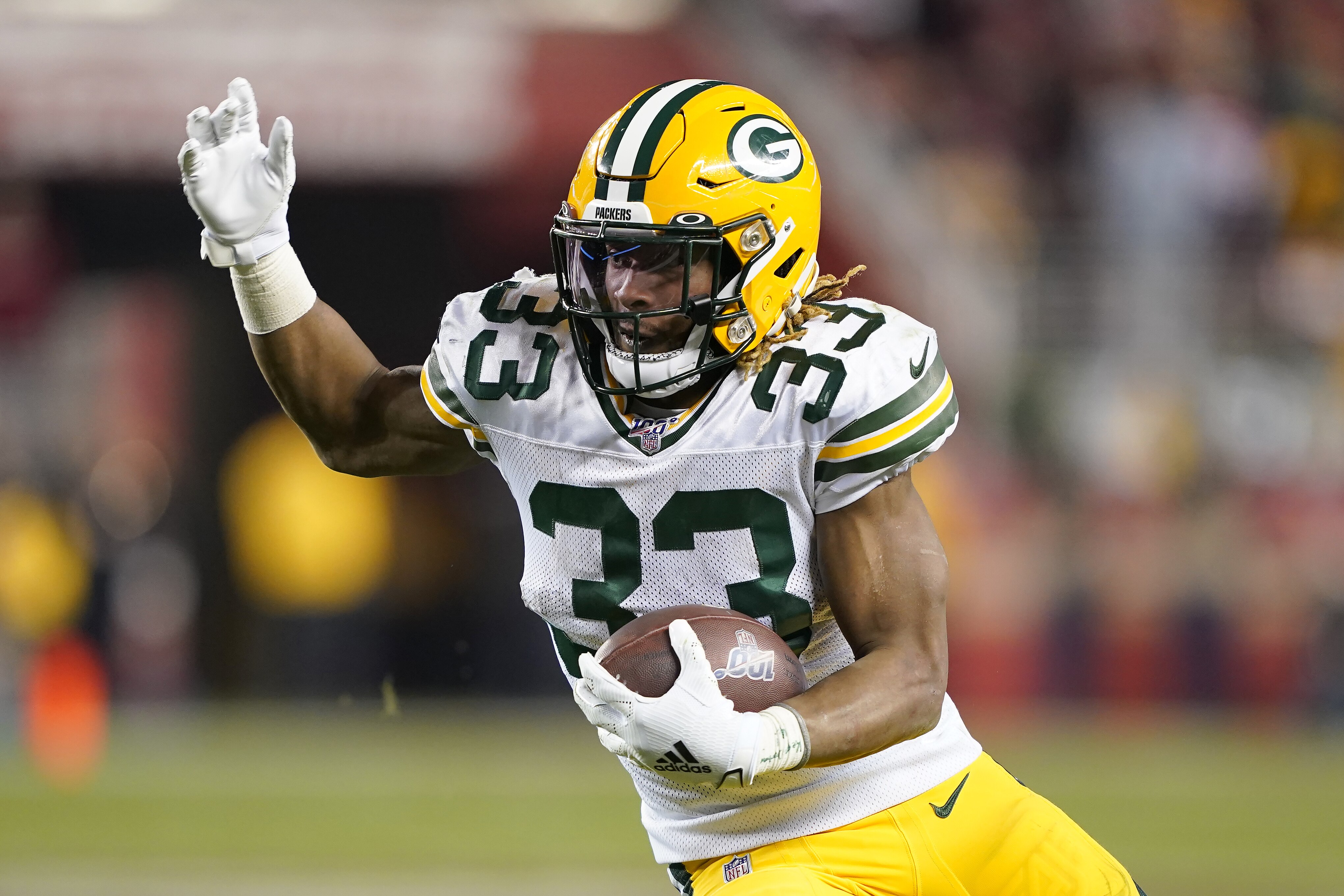 Aaron Jones Says Packers Definitely Are Working On New Contract Bleacher Report Latest News Videos And Highlights Er spielte college football für die university of texas at el paso und steht seit 2017 bei den green bay packers in der national football league.