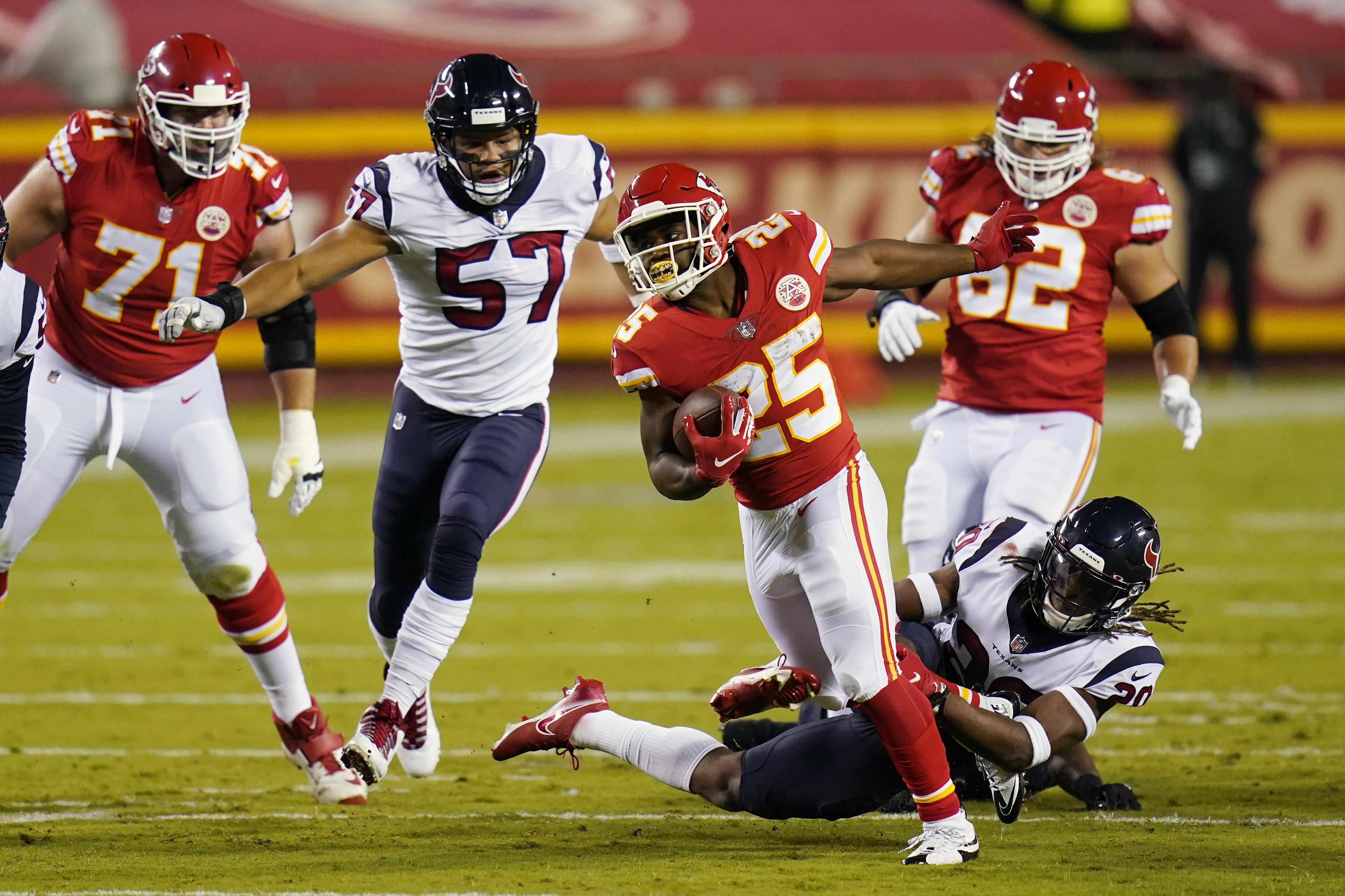 Patrick Mahomes Clyde Edwards Helaire Lead Chiefs Past Watson Texans In Opener Bleacher Report Latest News Videos And Highlights