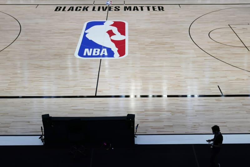 Black Lives Matter Protest Blocks Nba Media Bus After Lakers Vs Rockets Bleacher Report Latest News Videos And Highlights