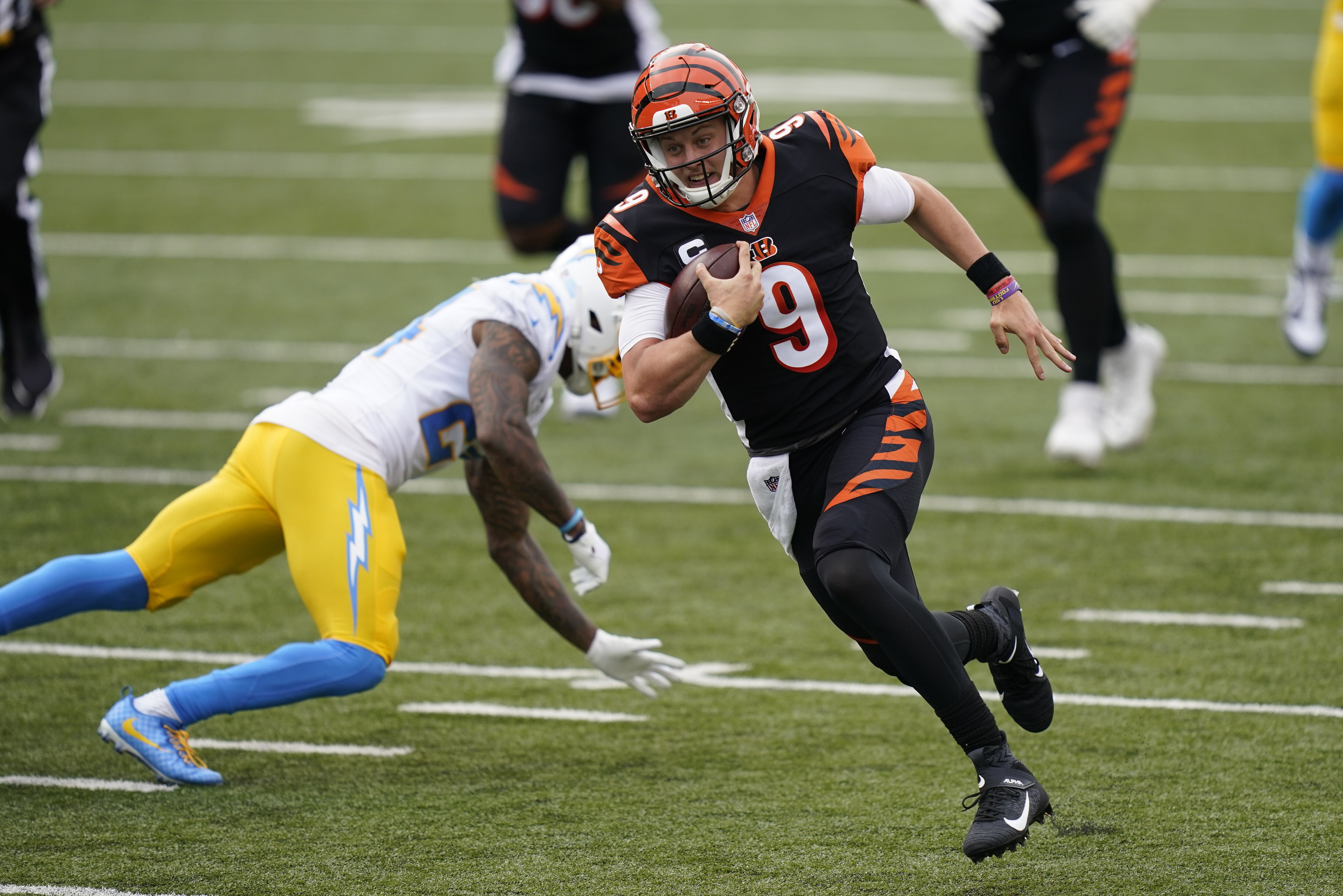 Joe Burrow Loses Bengals Debut Vs Chargers After Randy Bullock Misses Late Fg Bleacher Report Latest News Videos And Highlights