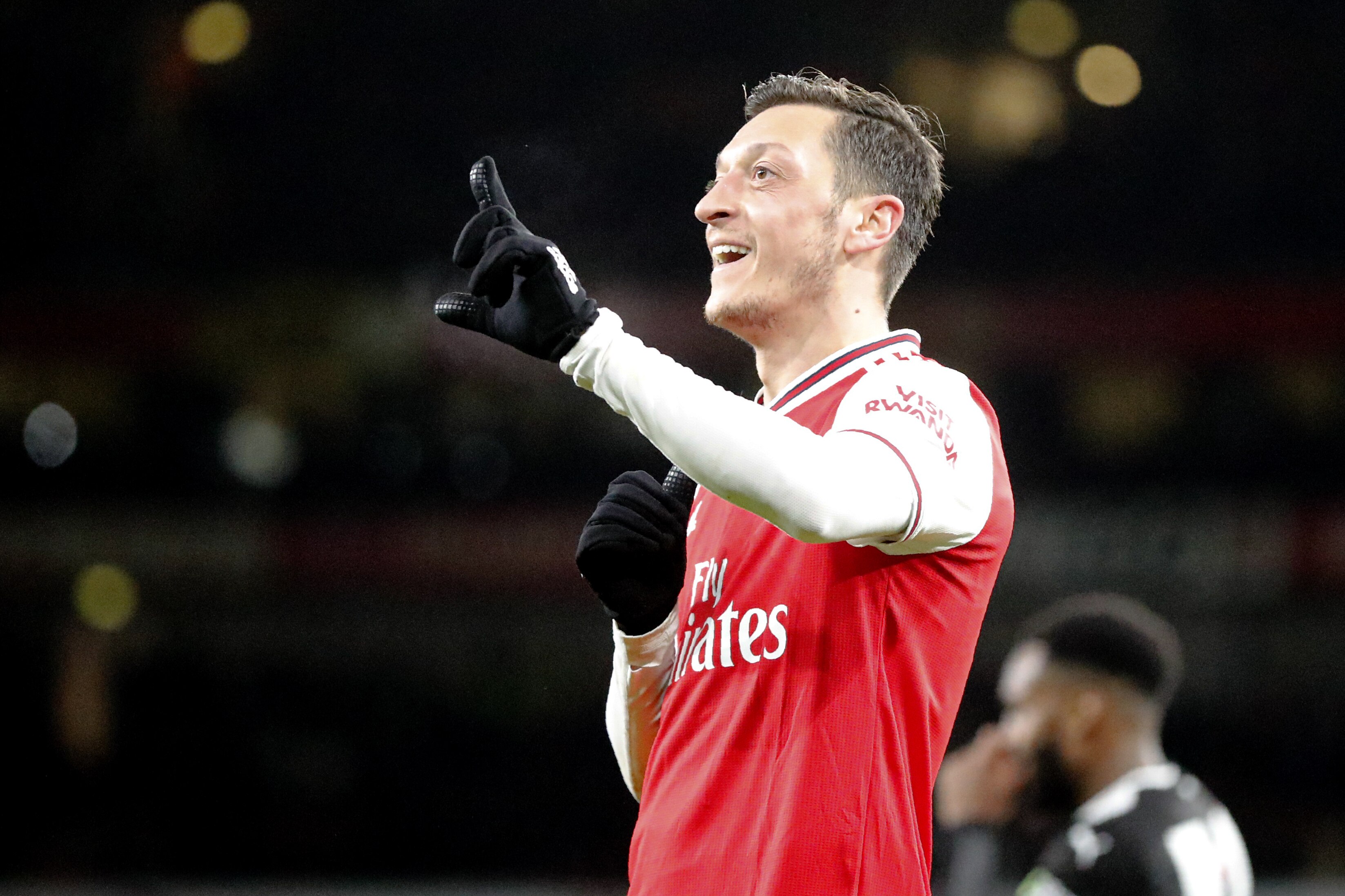 Mesut Ozil Offers To Pay Gunnersaurus Arsenal Salary After Jerry Quy S Exit Bleacher Report Latest News Videos And Highlights
