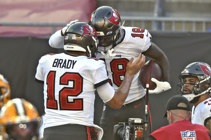 Tom Brady Rob Gronkowski Lead Bucs To Dominant Win Over Aaron Rodgers Packers Bleacher Report Latest News Videos And Highlights