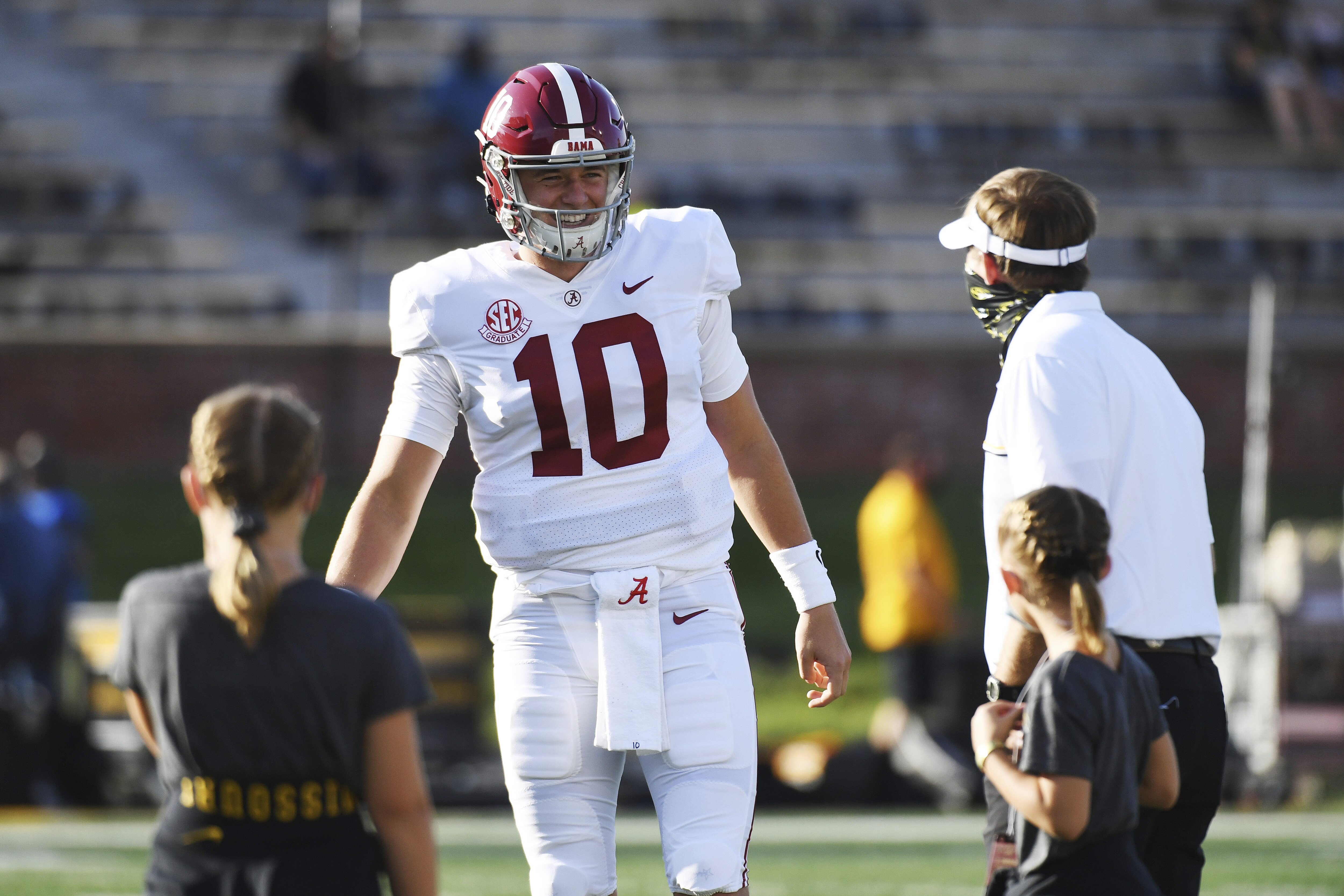 No 2 Alabama Beats Tennessee As Jaylen Waddle Suffers Season Ending Injury Bleacher Report Latest News Videos And Highlights See more ideas about locker room, lockers, stanford football.