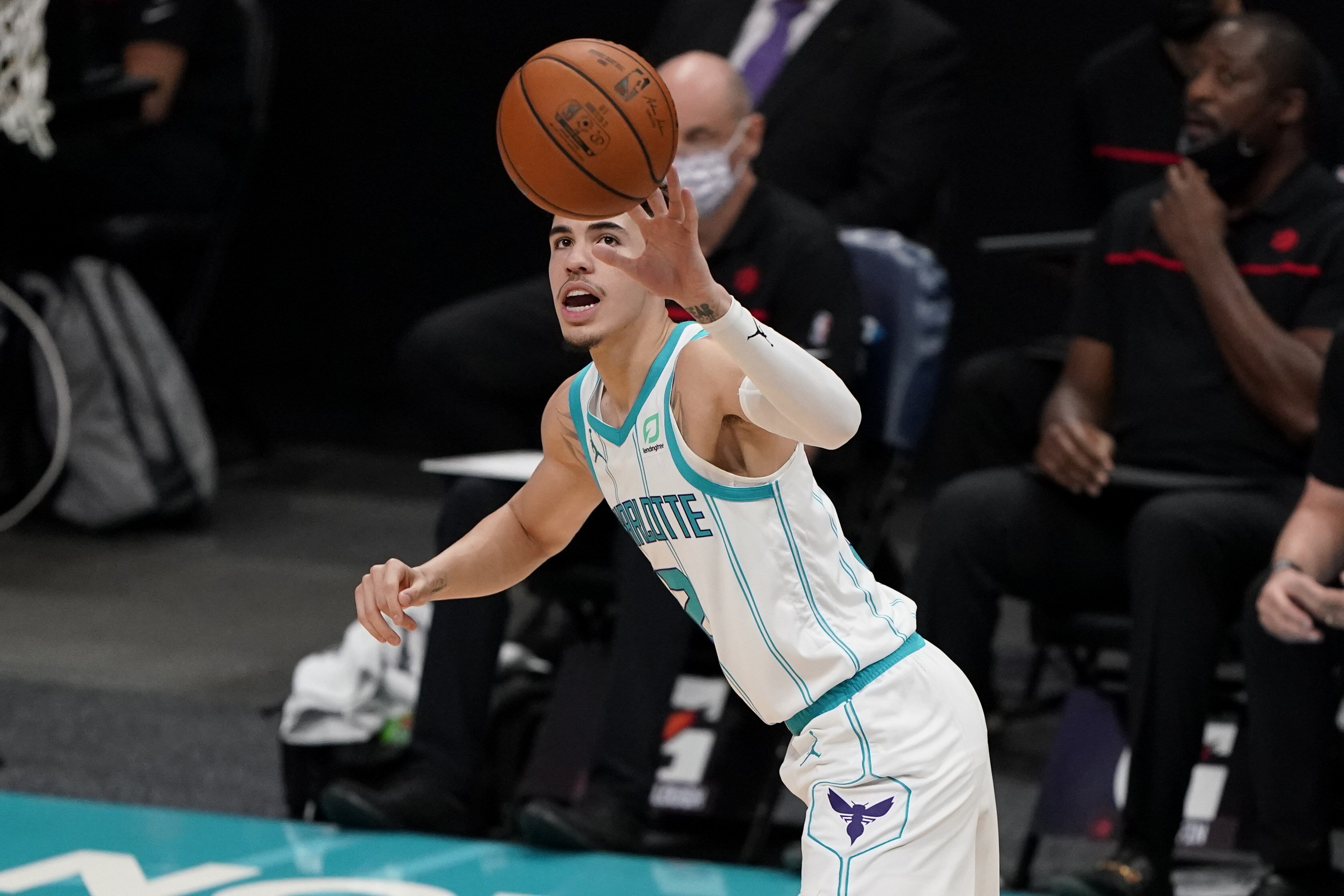 Lamelo Ball Held Scoreless Shows Off Passing Skills In Hornets Preseason Debut Bleacher Report Latest News Videos And Highlights