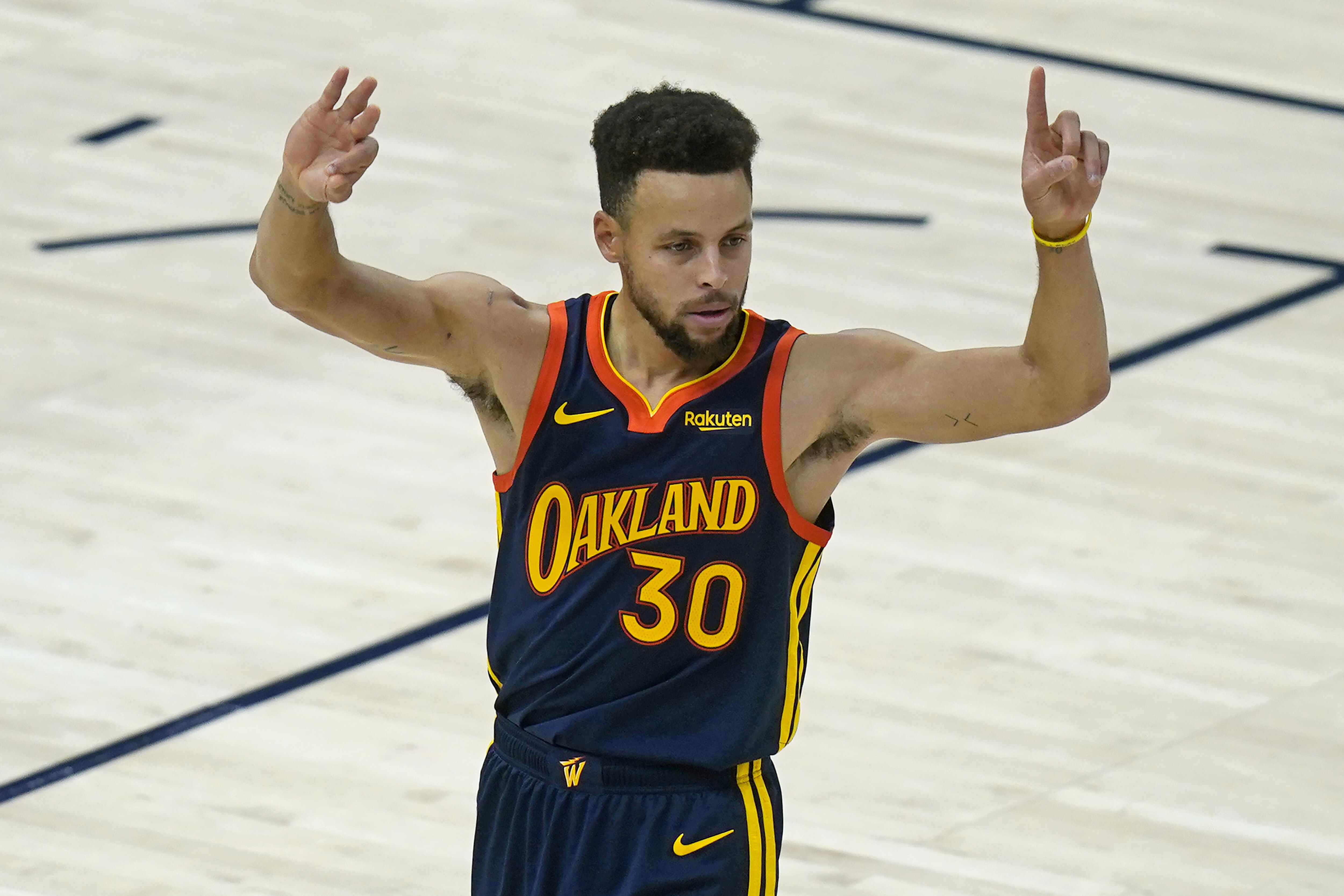 Warriors Stephen Curry Passes Reggie Miller On Nba S All Time 3 Point List Bleacher Report Latest News Videos And Highlights How many points does lebron james have? warriors stephen curry passes reggie