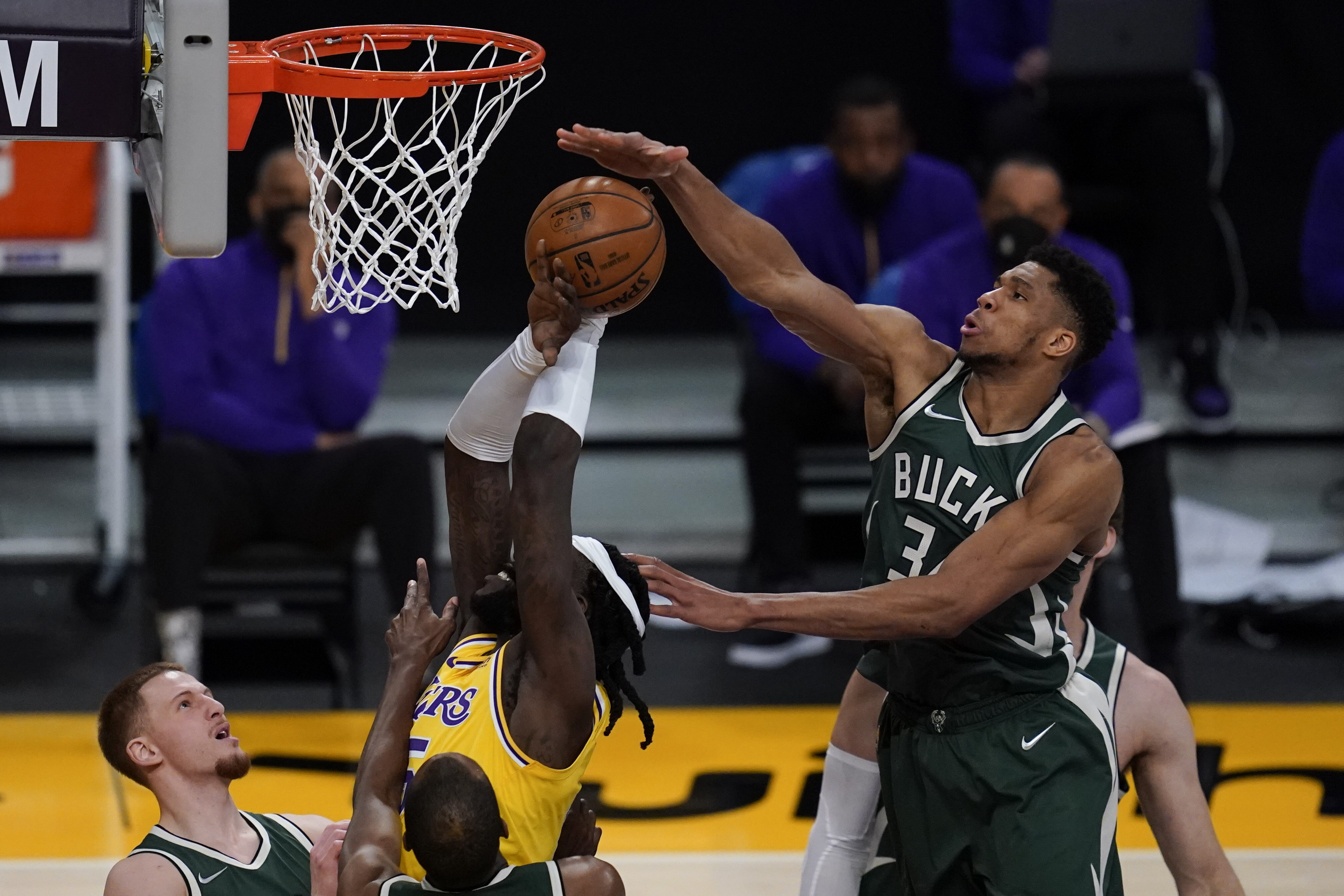Giannis Bucks Cruise Past Lakers After Andre Drummond Injury Bleacher Report Latest News Videos And Highlights