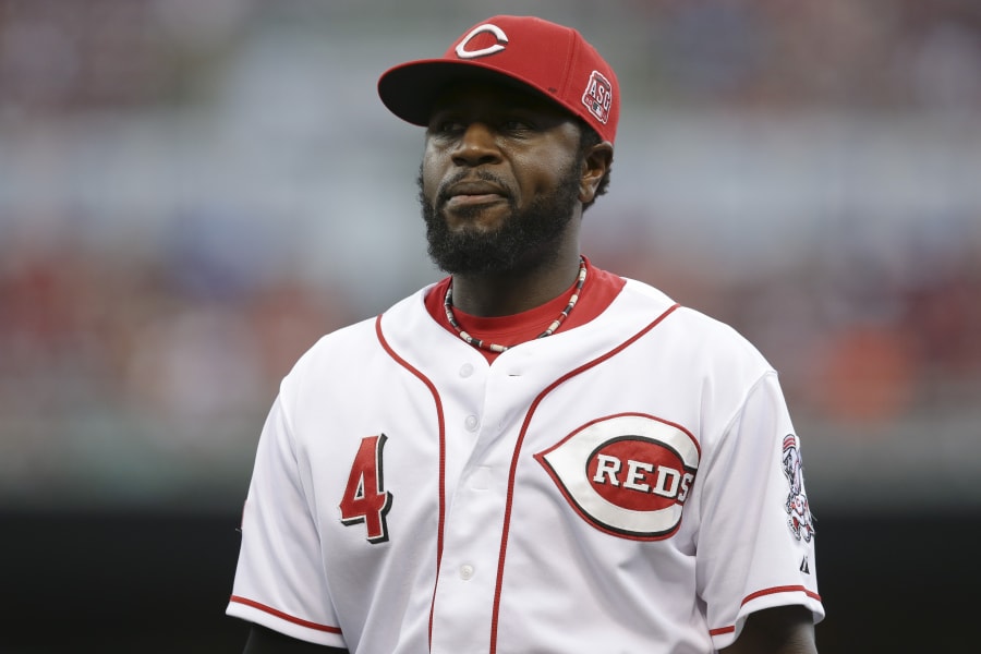 Brandon Phillips' incredible catch saves Reds in extras against