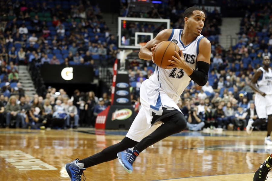 T'wolves' Kevin Martin broke wrist early in 37-point night