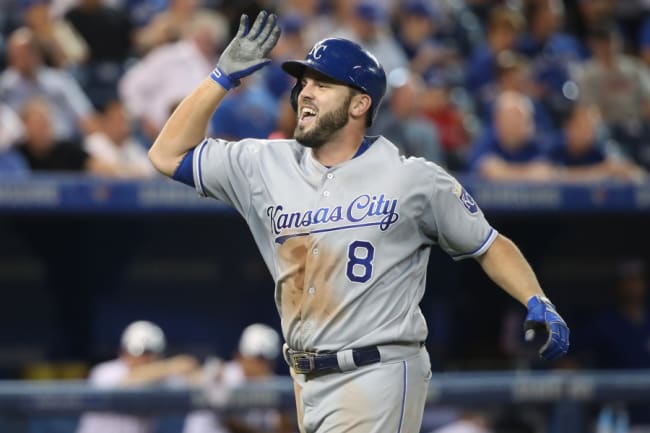 Former Reds infielder Moustakas signs deal with Rockies