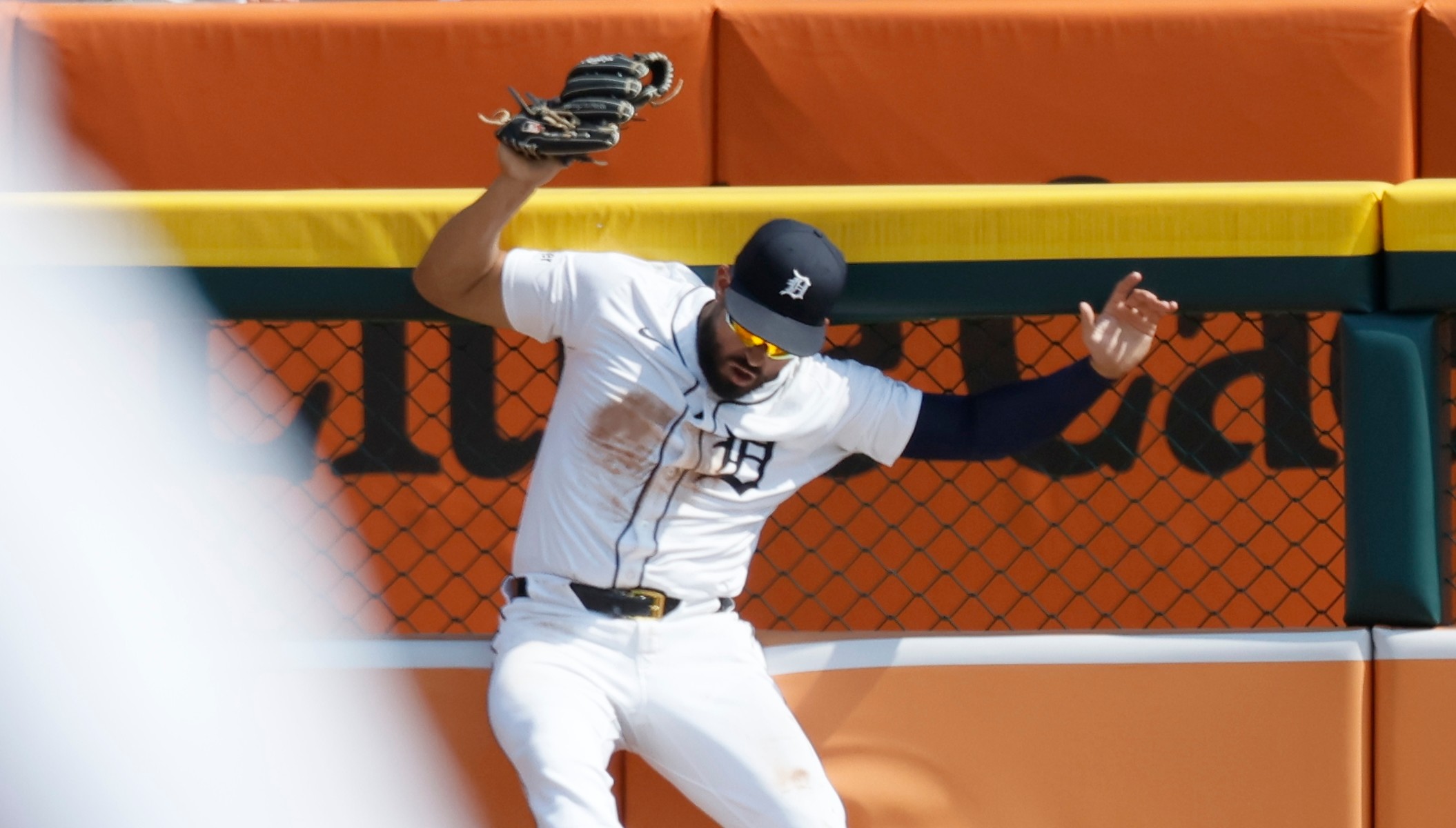 Tigers OF's Home Run Robbery😮