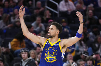 Golden State Warriors on X: Klay arrived at tonight's game in Dallas  repping the number 89 in honor of his friend Gavin Escobar. Gavin played  four seasons as Tight End for the