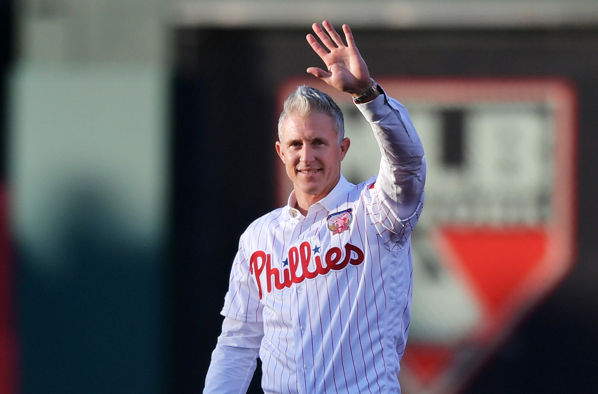 Utley leads Phils' wild chase