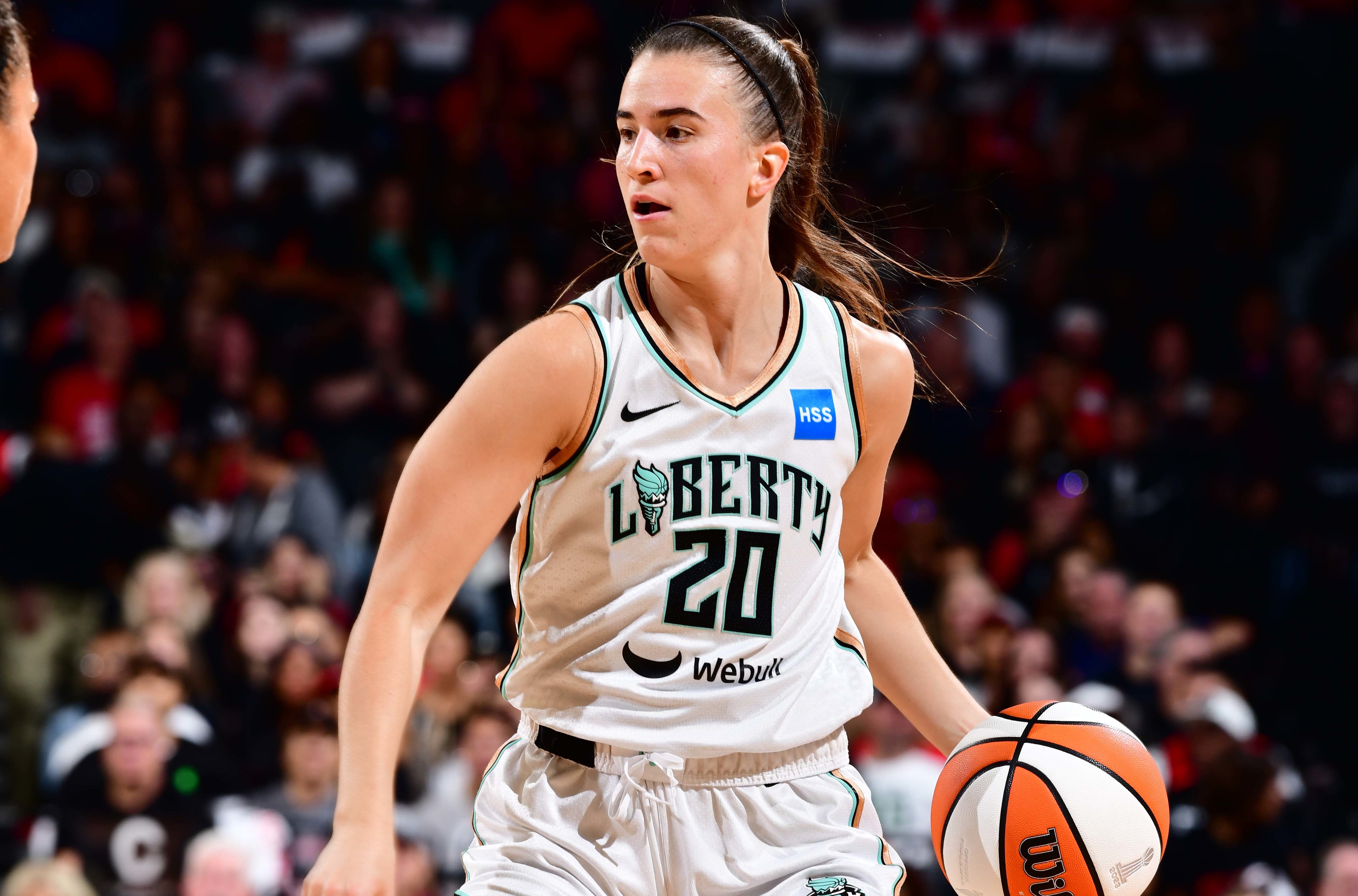 WNBA Free Agency 2022: Liz Cambage reportedly commits to sign with