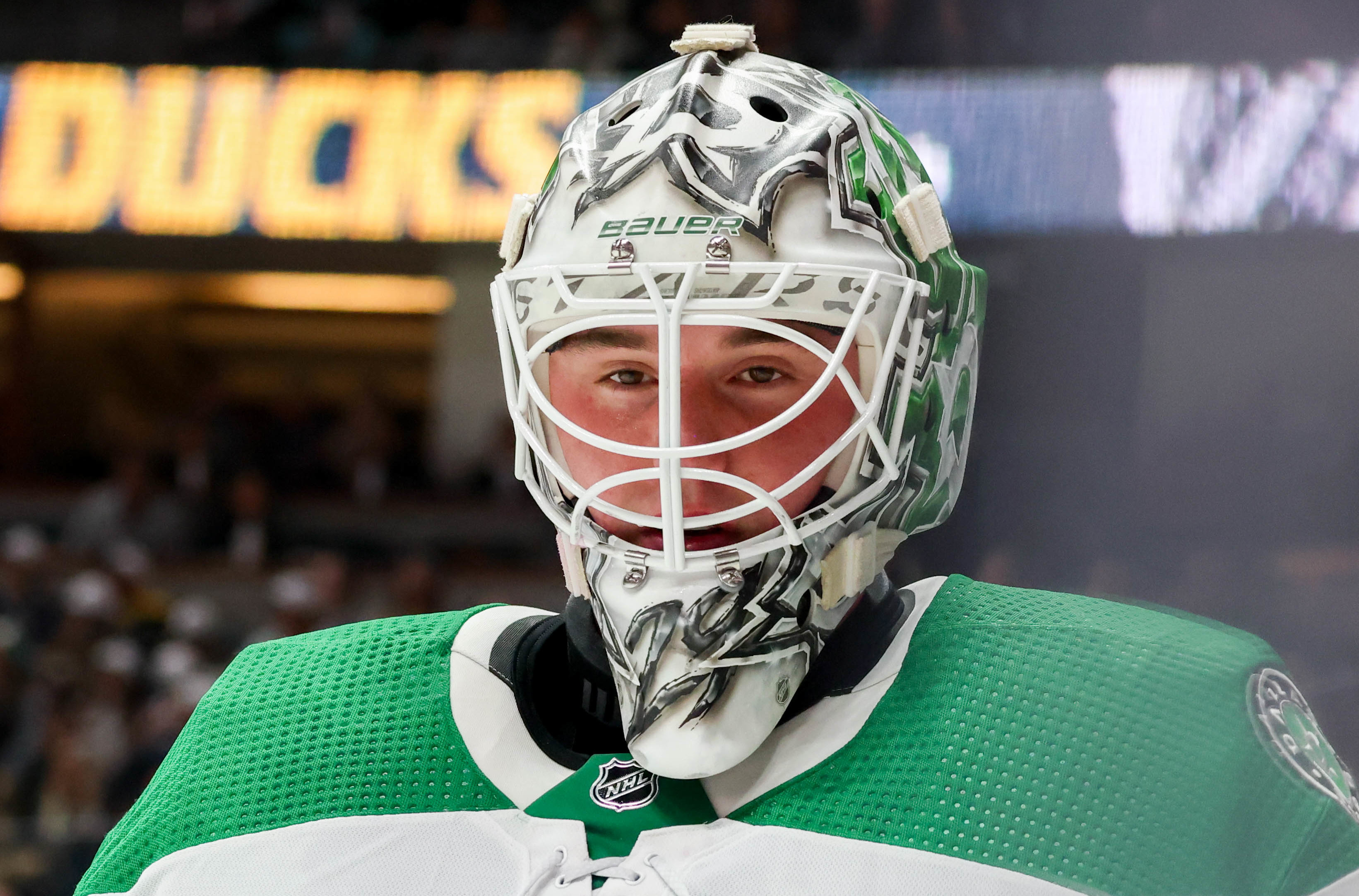 Stars vs. Golden Knights delay: Angry Dallas fans pelt ice with