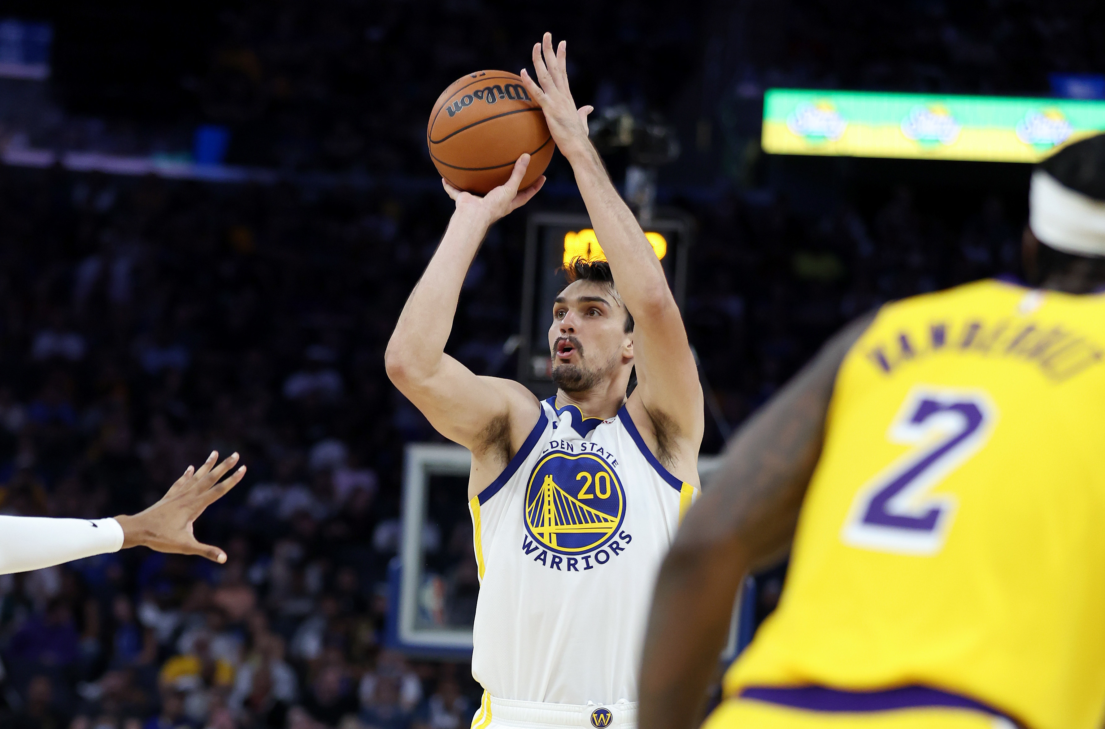 Stephen Curry shoots Warriors to 73rd win, breaking Bulls' mark – The  Denver Post