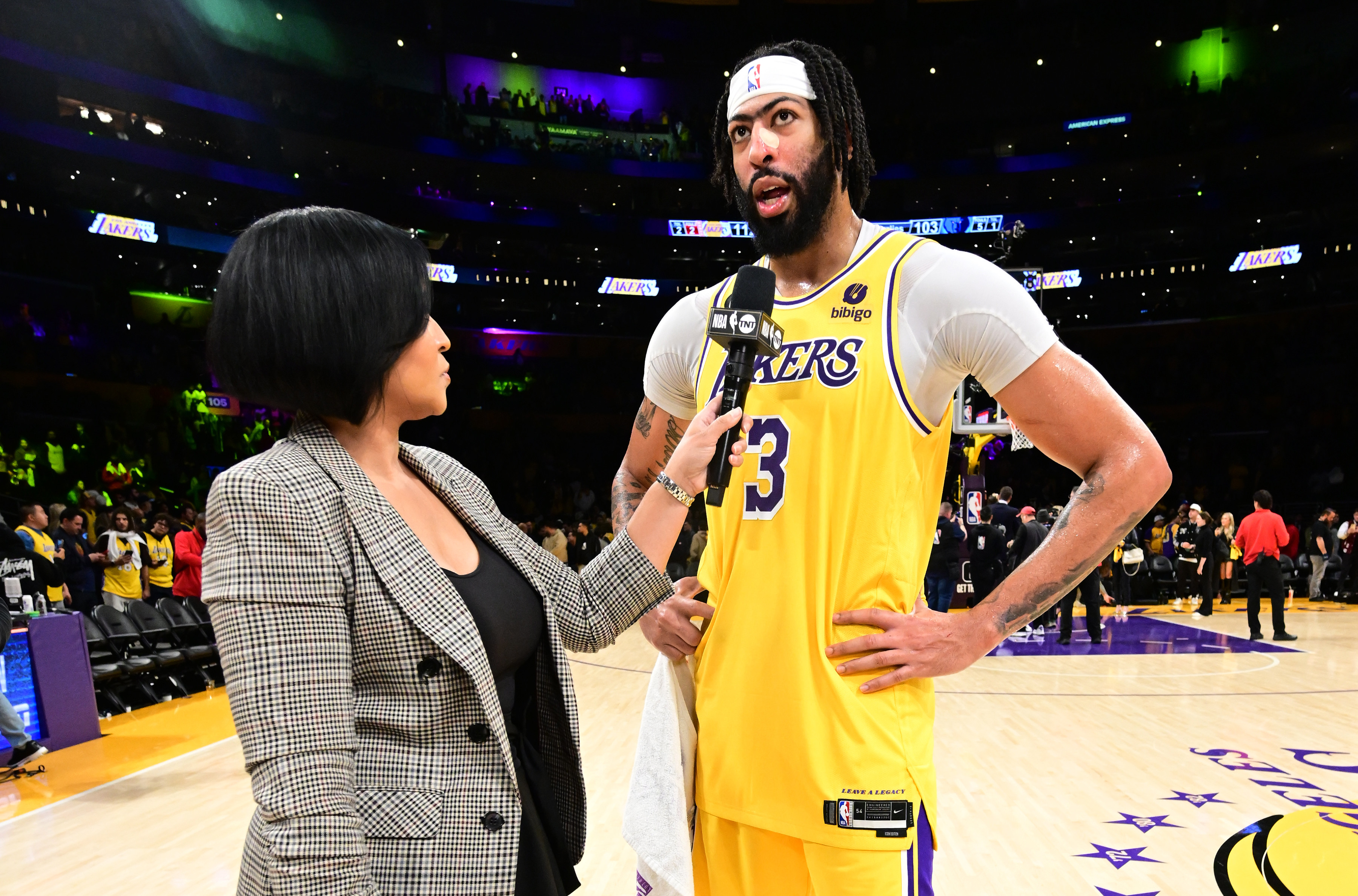 Anthony Davis plays big in Lakers' win over Grizzlies on night Pau Gasol's  jersey is retired, National Sports