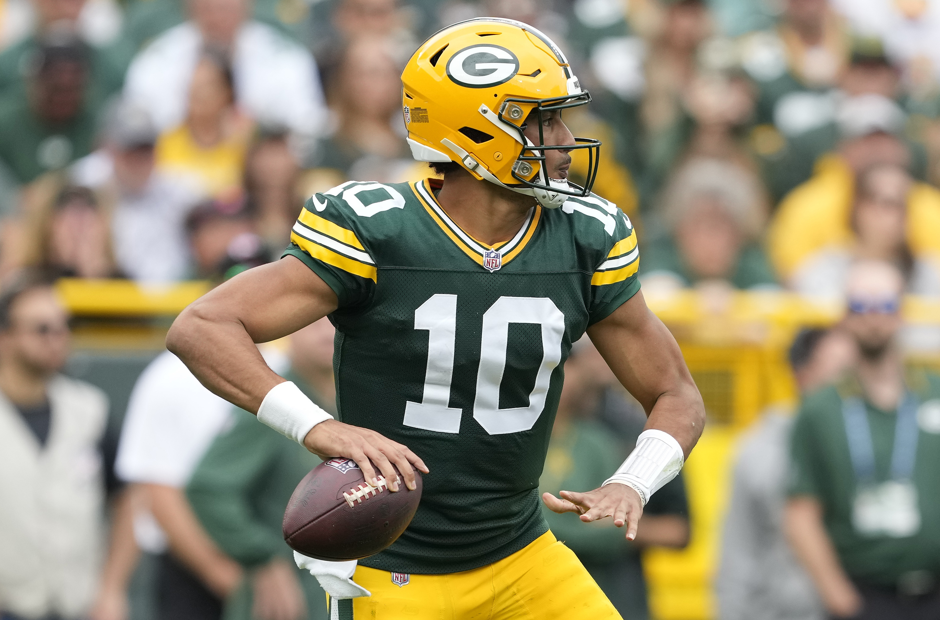 October 24, 2021: Green Bay Packers running back Aaron Jones #33 looks to  the sky before the NFL football game between the Washington Football Team  and the Green Bay Packers at Lambeau