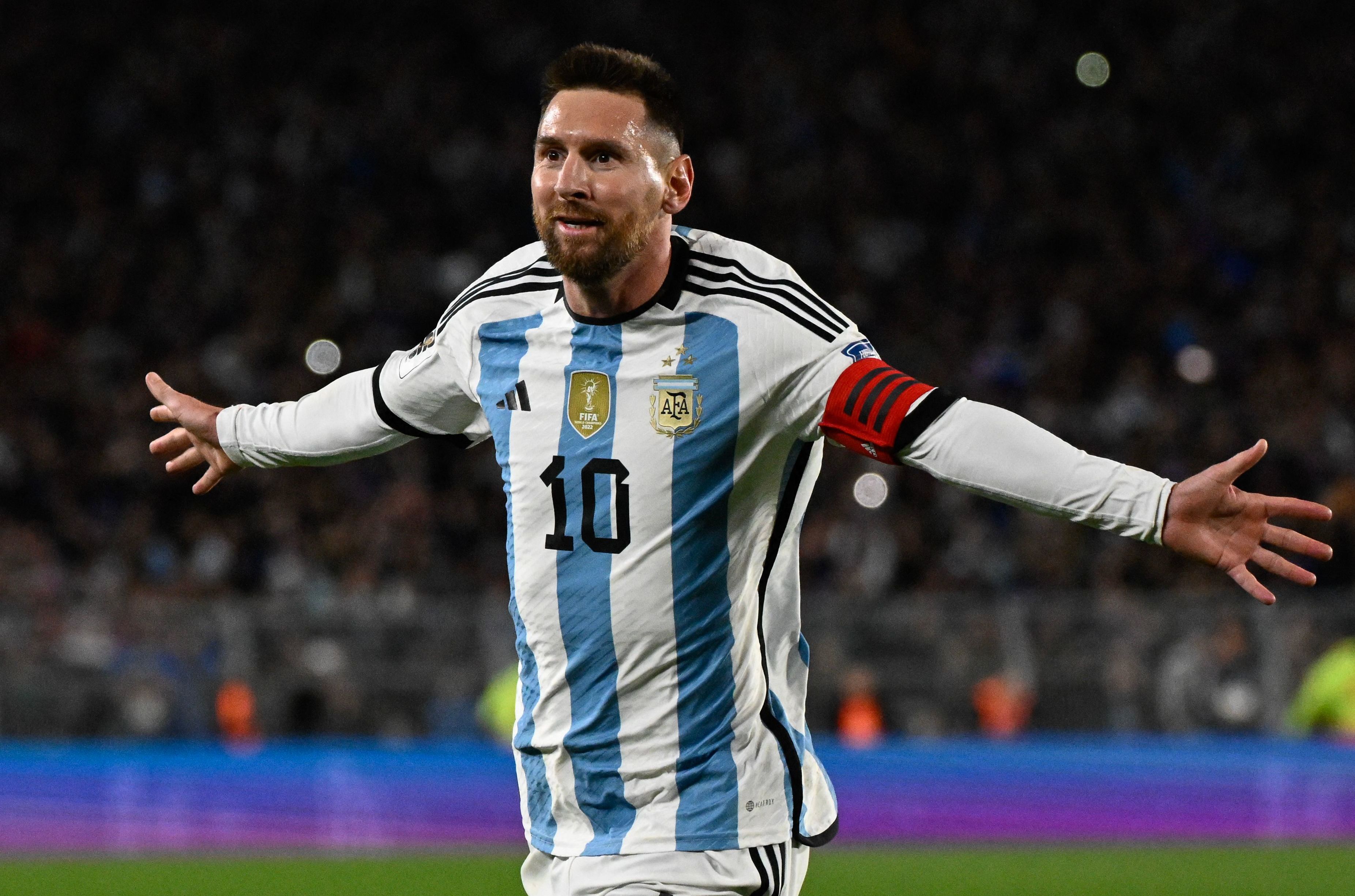 Roy Nemer on X: Lionel Messi with the new Argentina home shirt