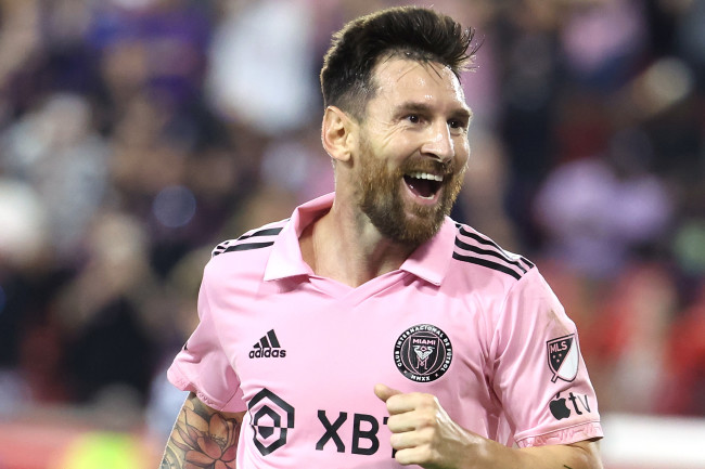 MLB Hall of Famer Ken Griffey Jr. Spotted Photographing Lionel Messi's MLS  Game