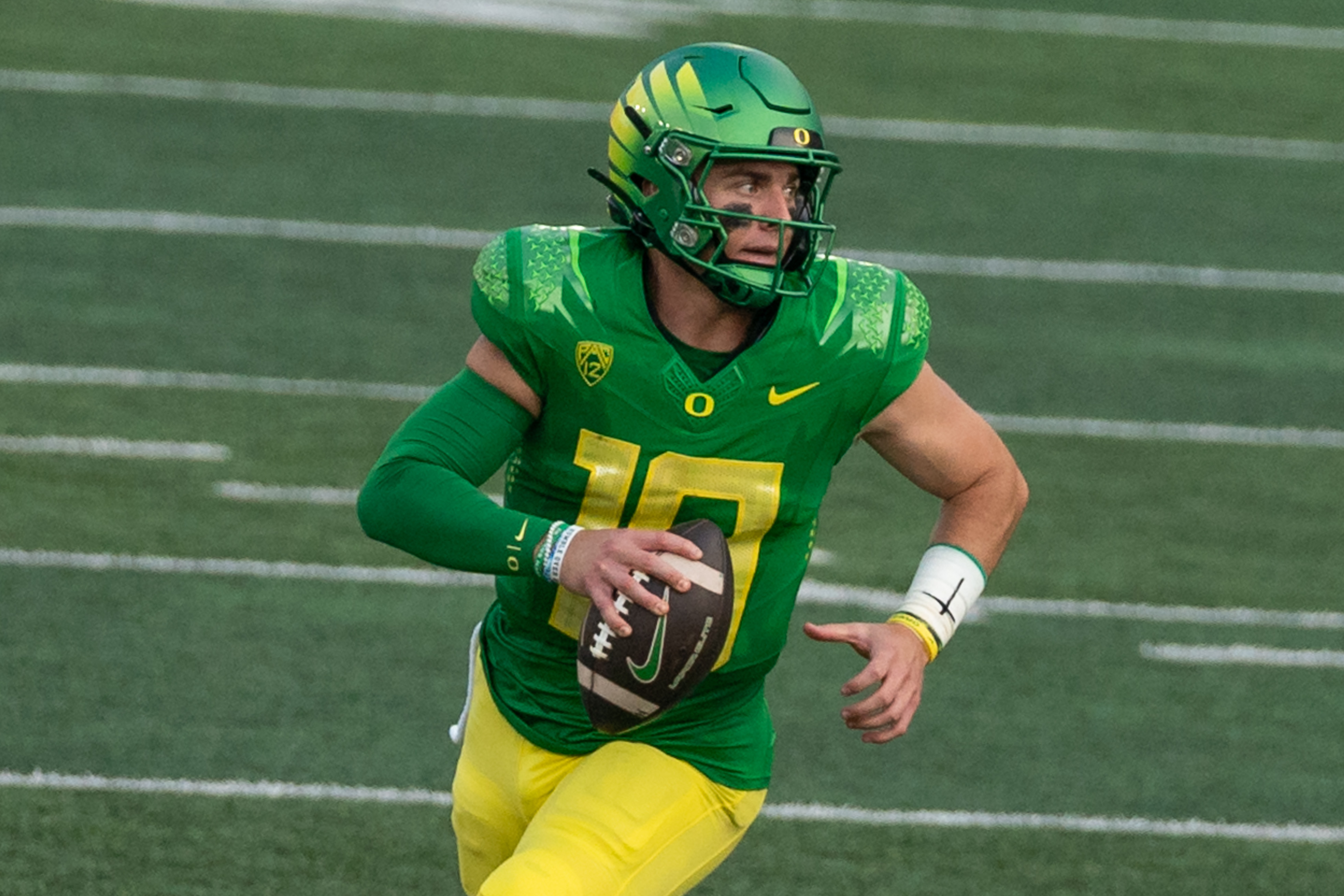 2014 Oregon Ducks Black and Yellow Nike Mach Speed Uniform